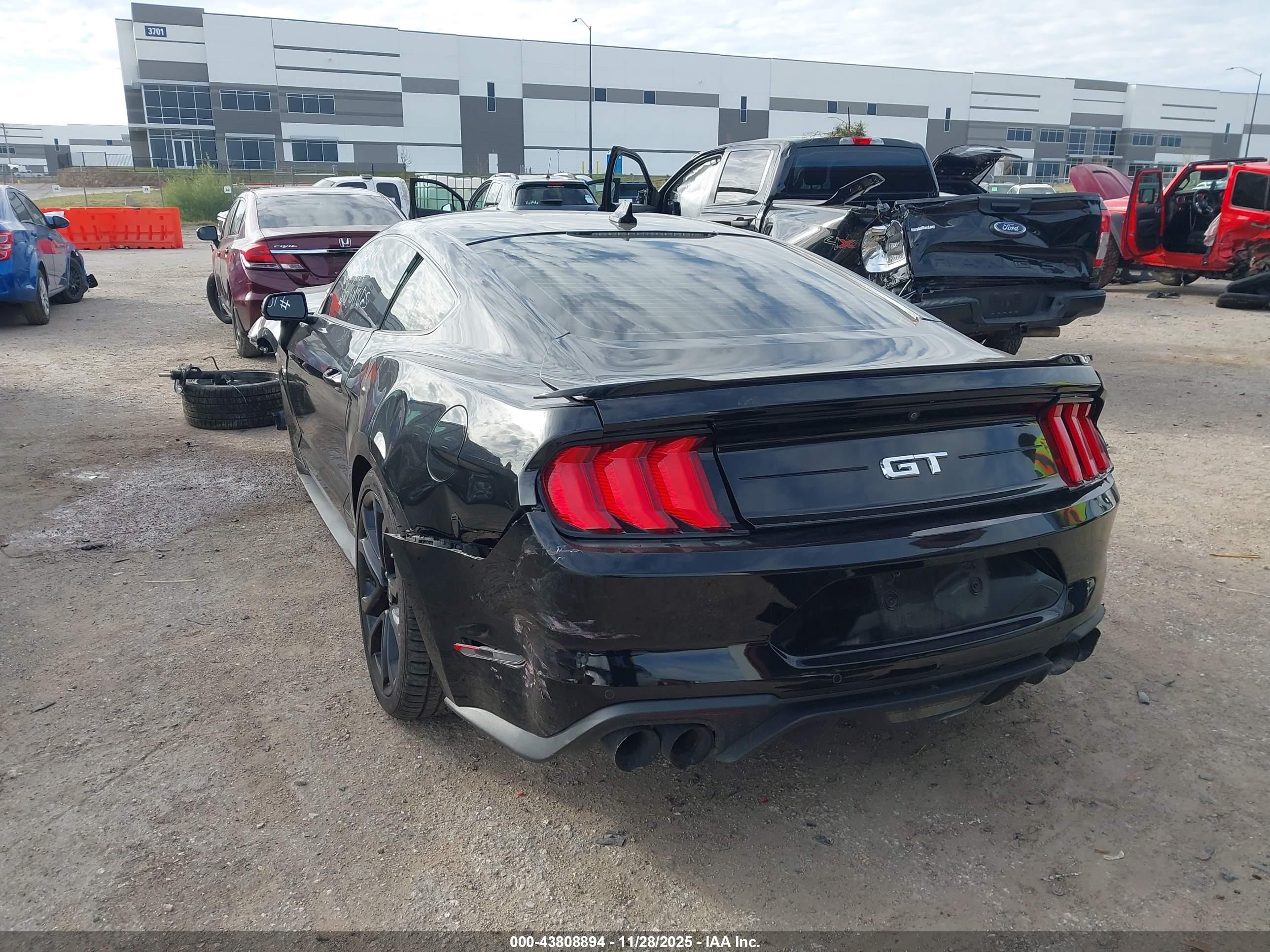 FORD MUSTANG image 3