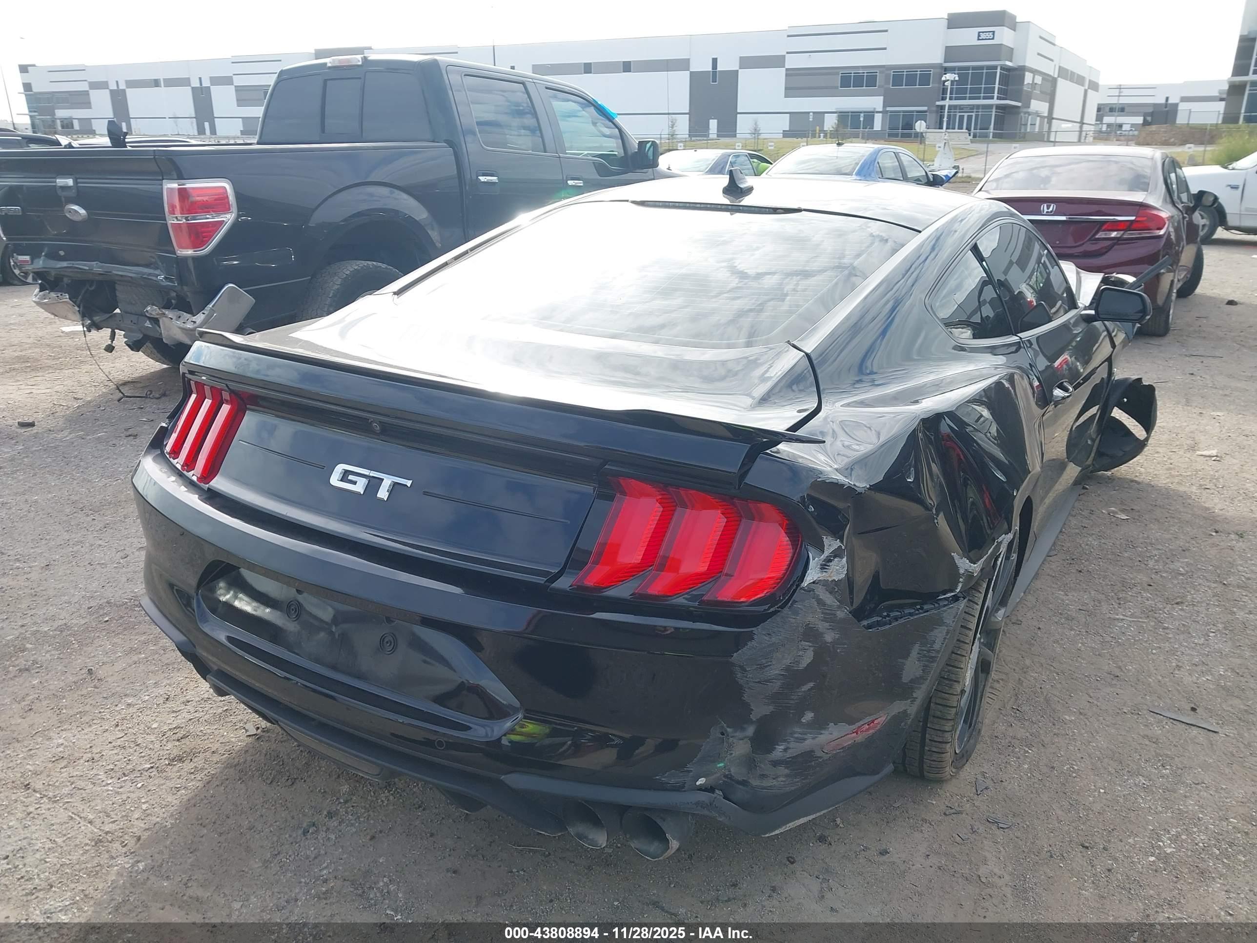 FORD MUSTANG image 4
