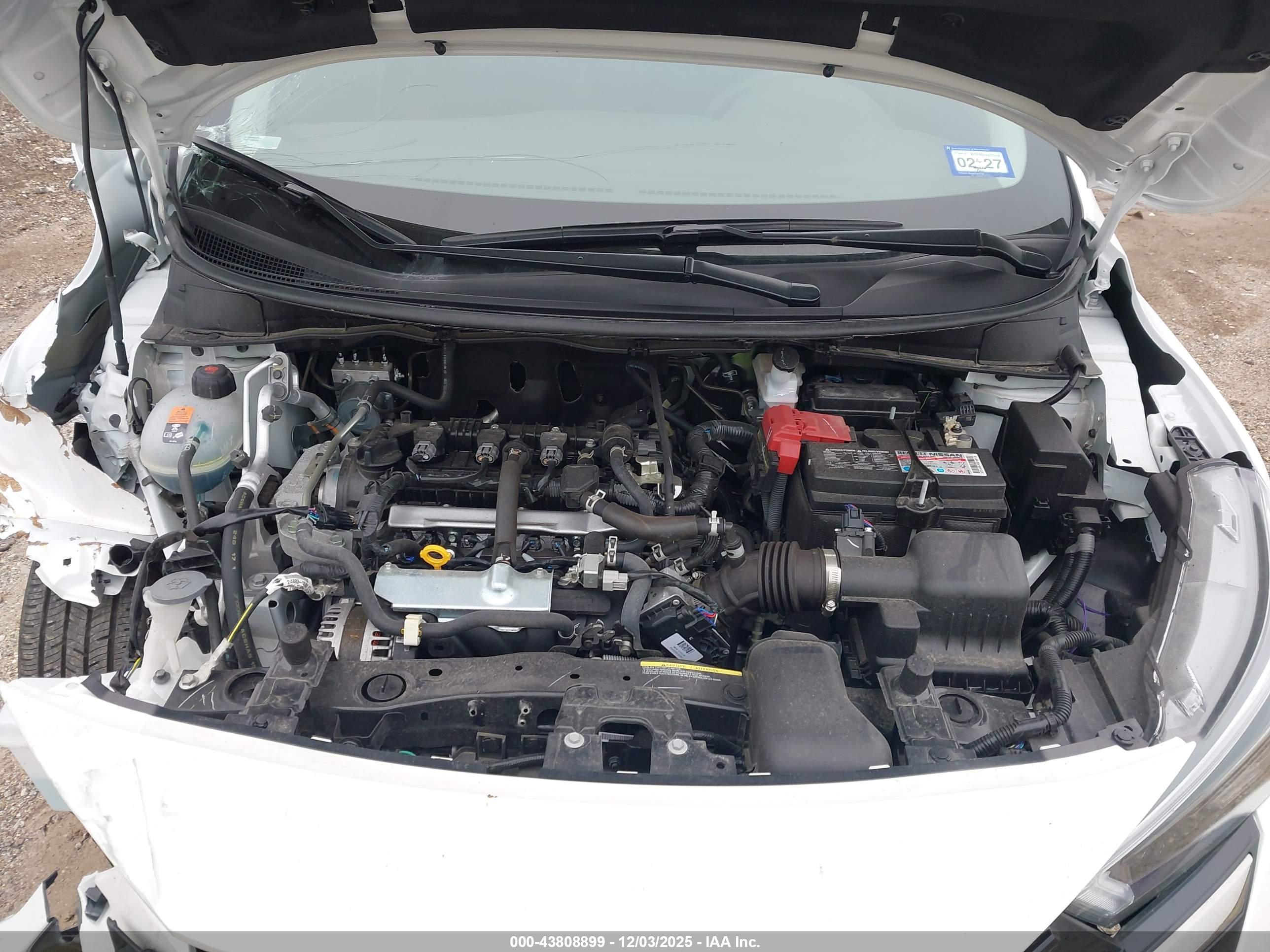 NISSAN VERSA image 10