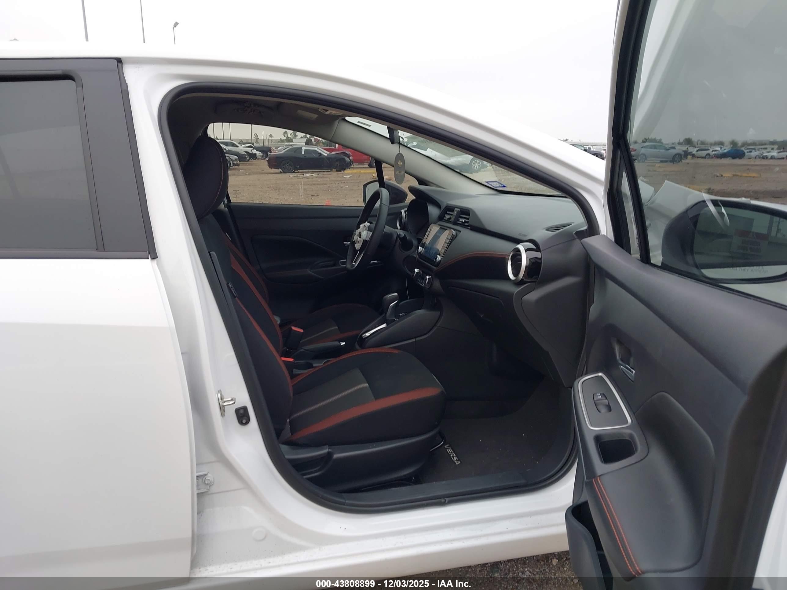 NISSAN VERSA image 5