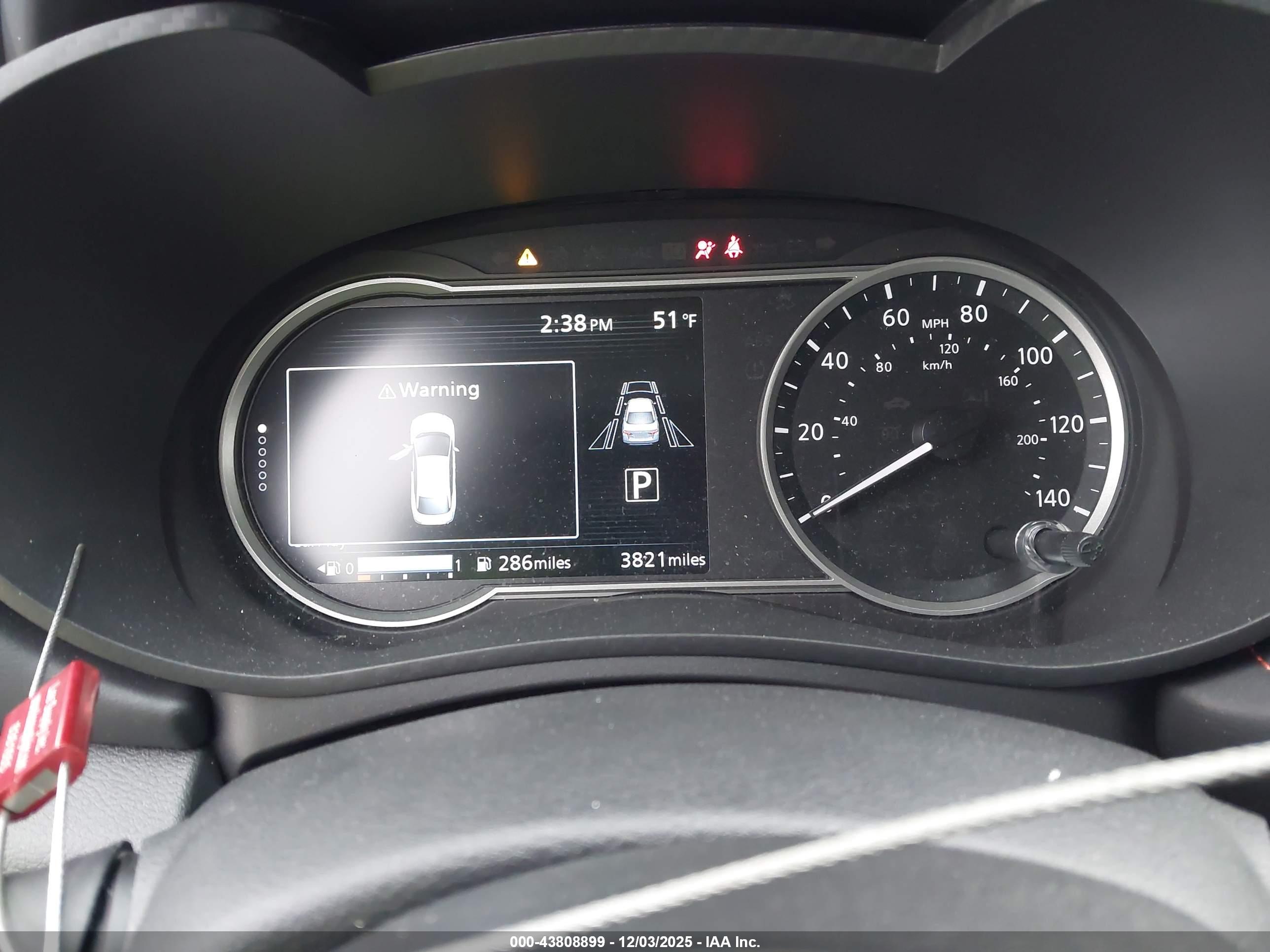 NISSAN VERSA image 7
