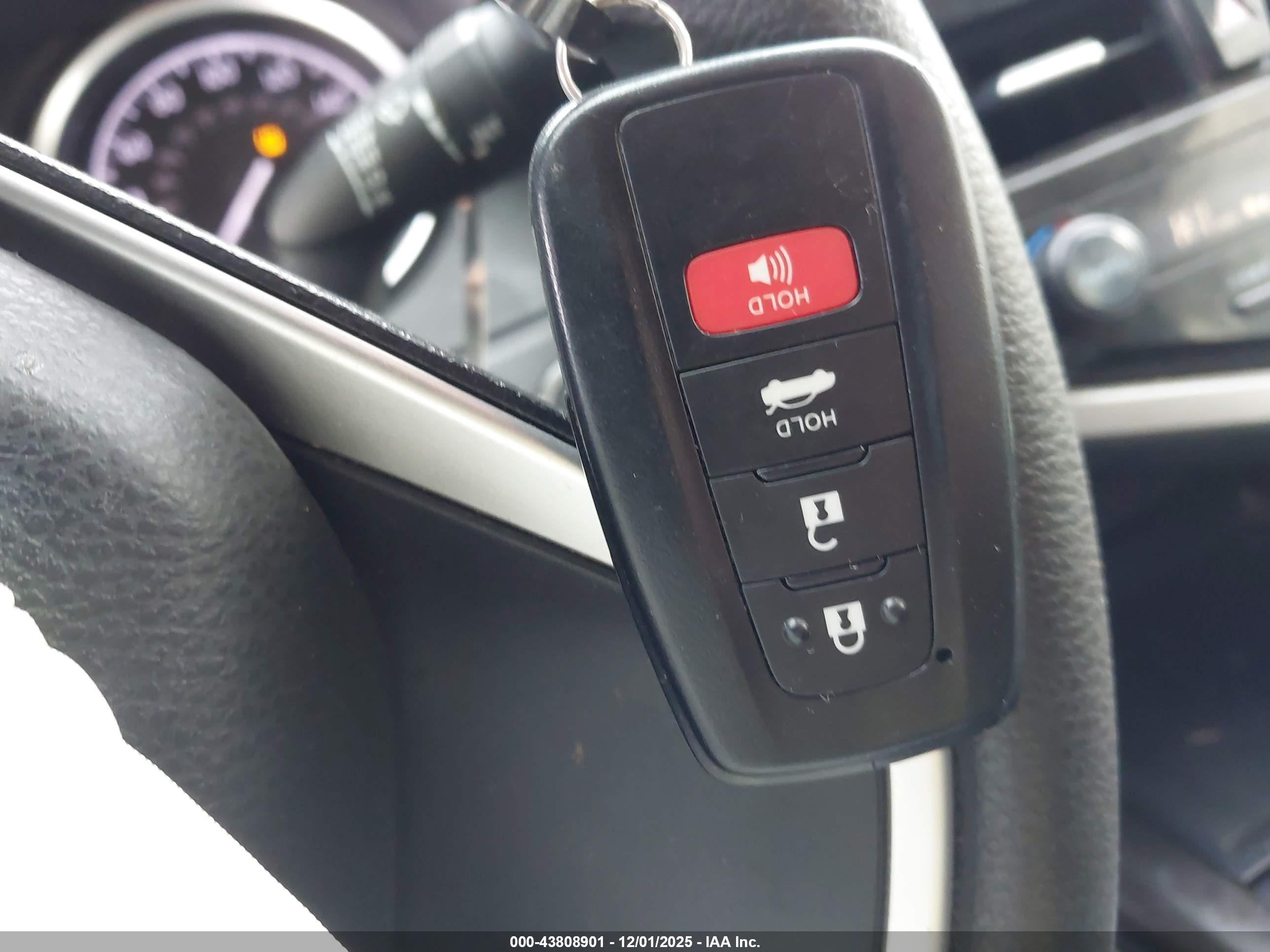 TOYOTA CAMRY image 11
