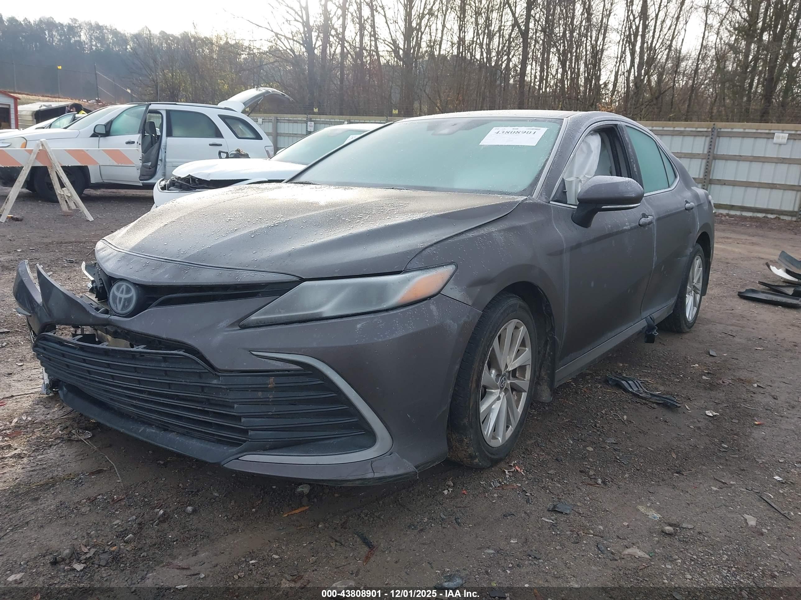 TOYOTA CAMRY image 2