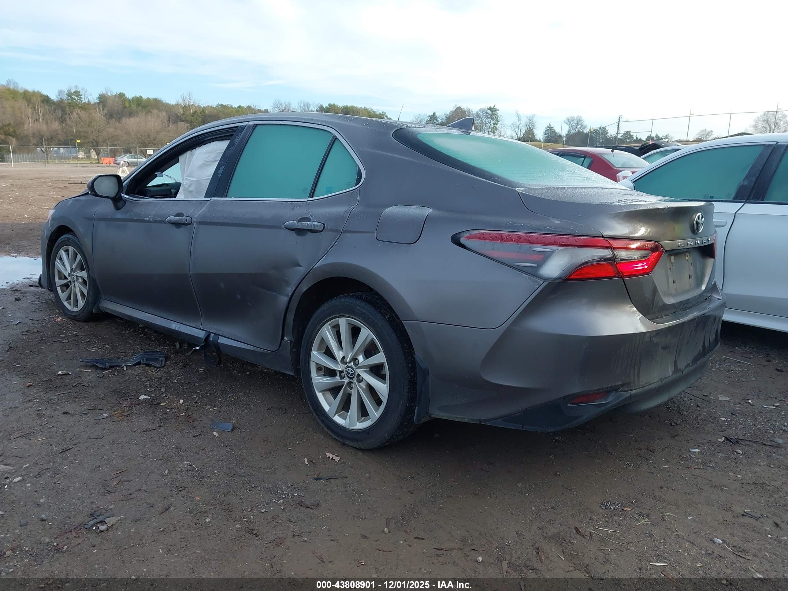 TOYOTA CAMRY image 3