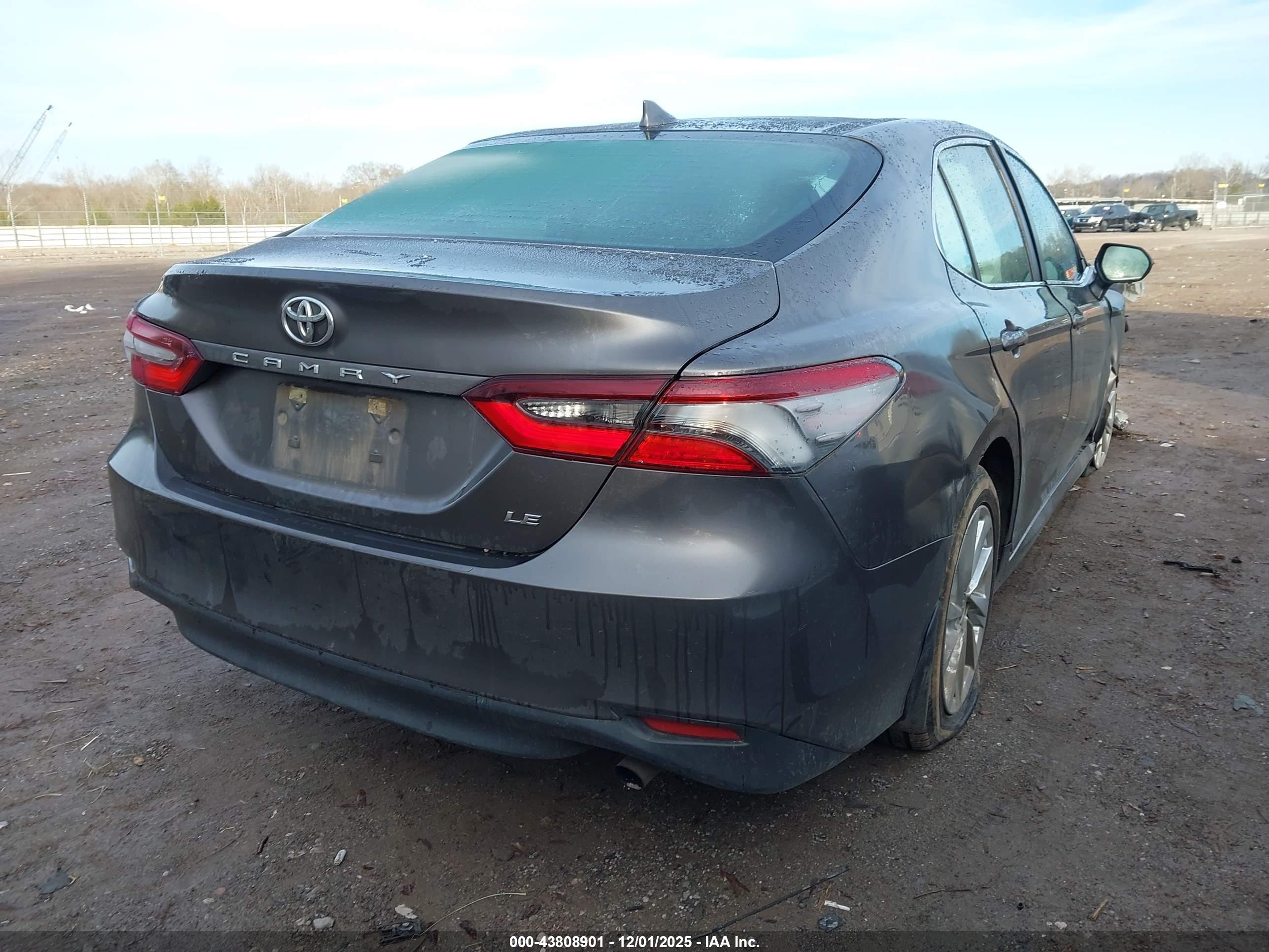 TOYOTA CAMRY image 4