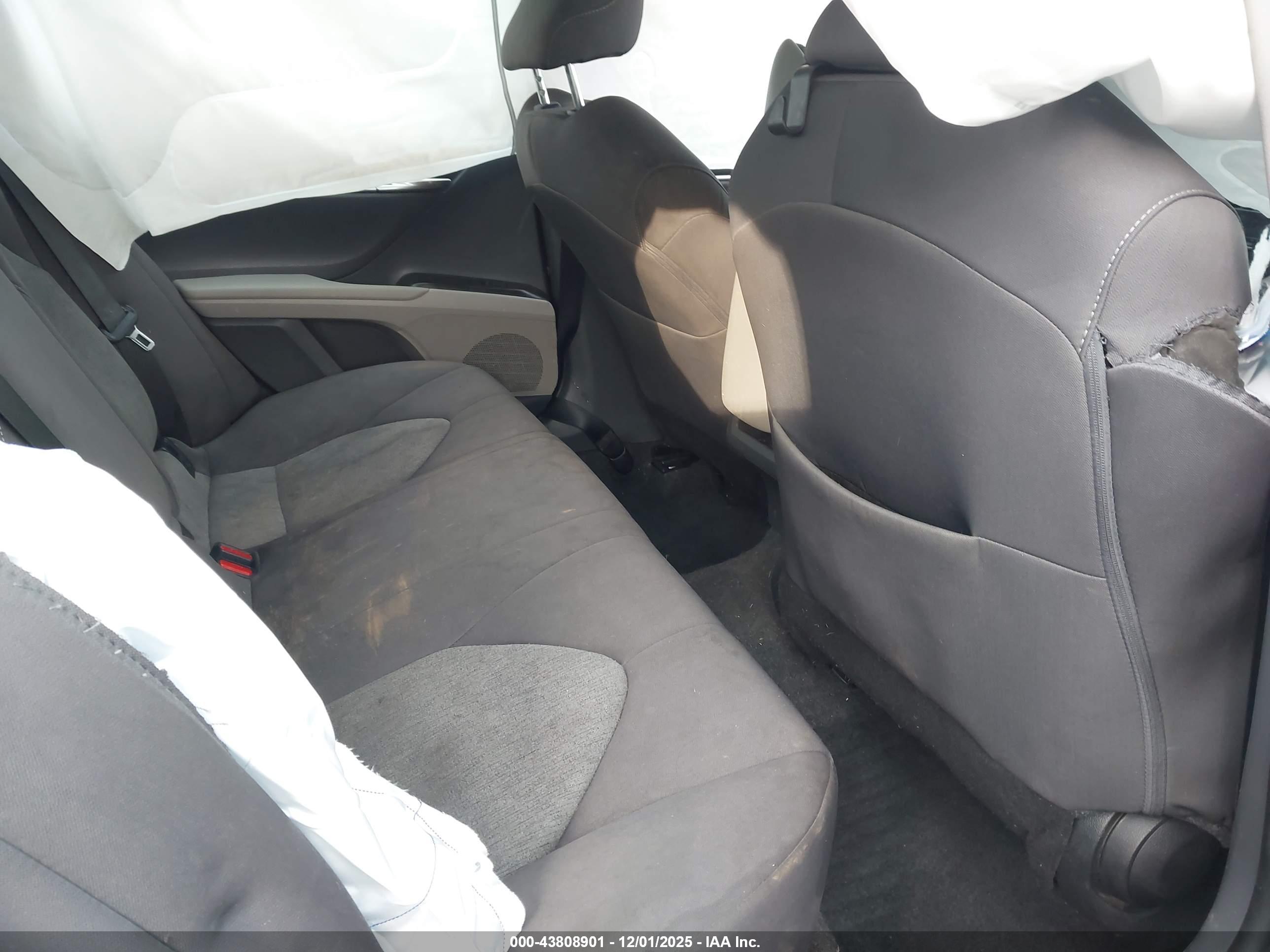 TOYOTA CAMRY image 8