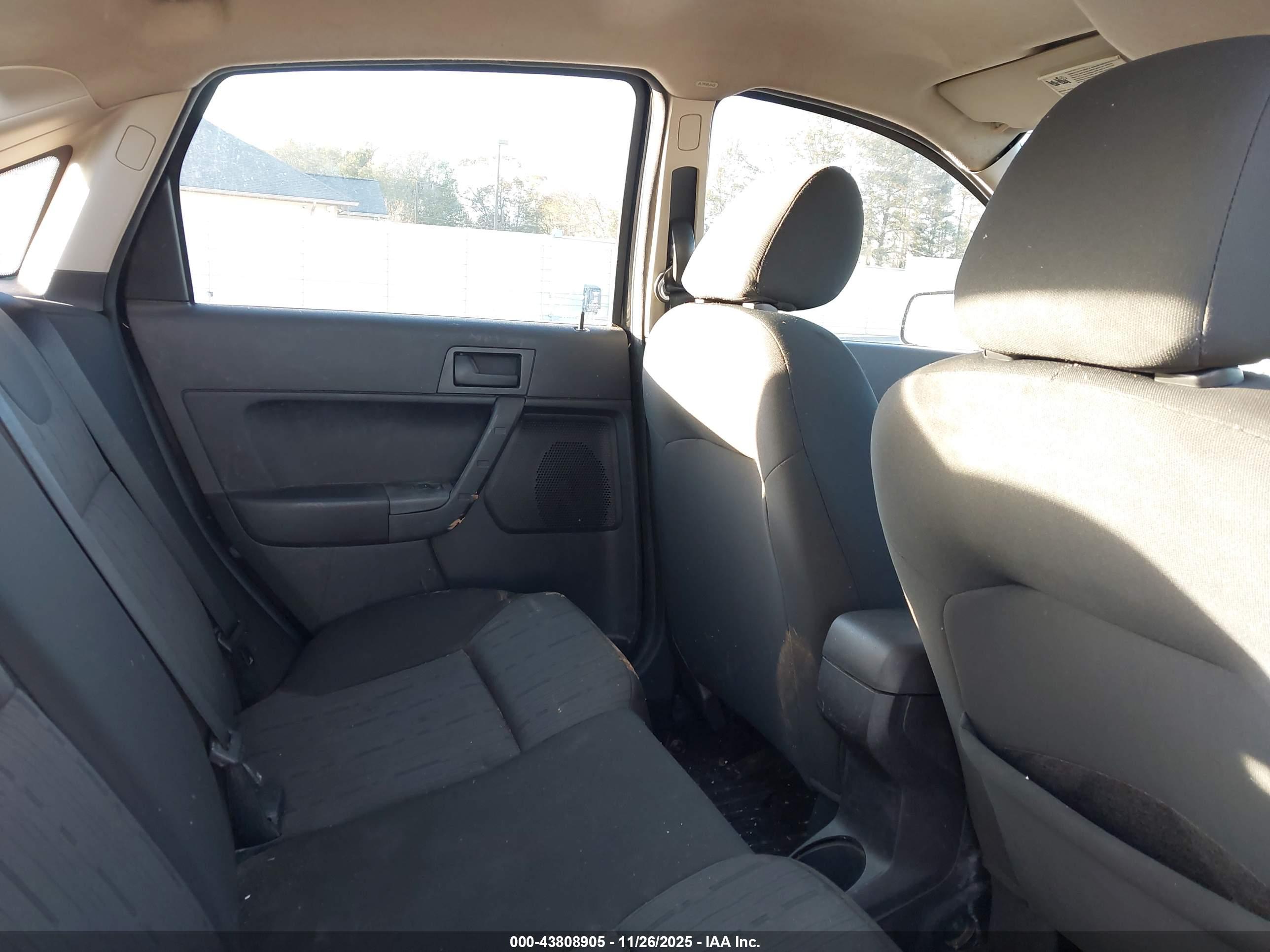 FORD FOCUS image 8