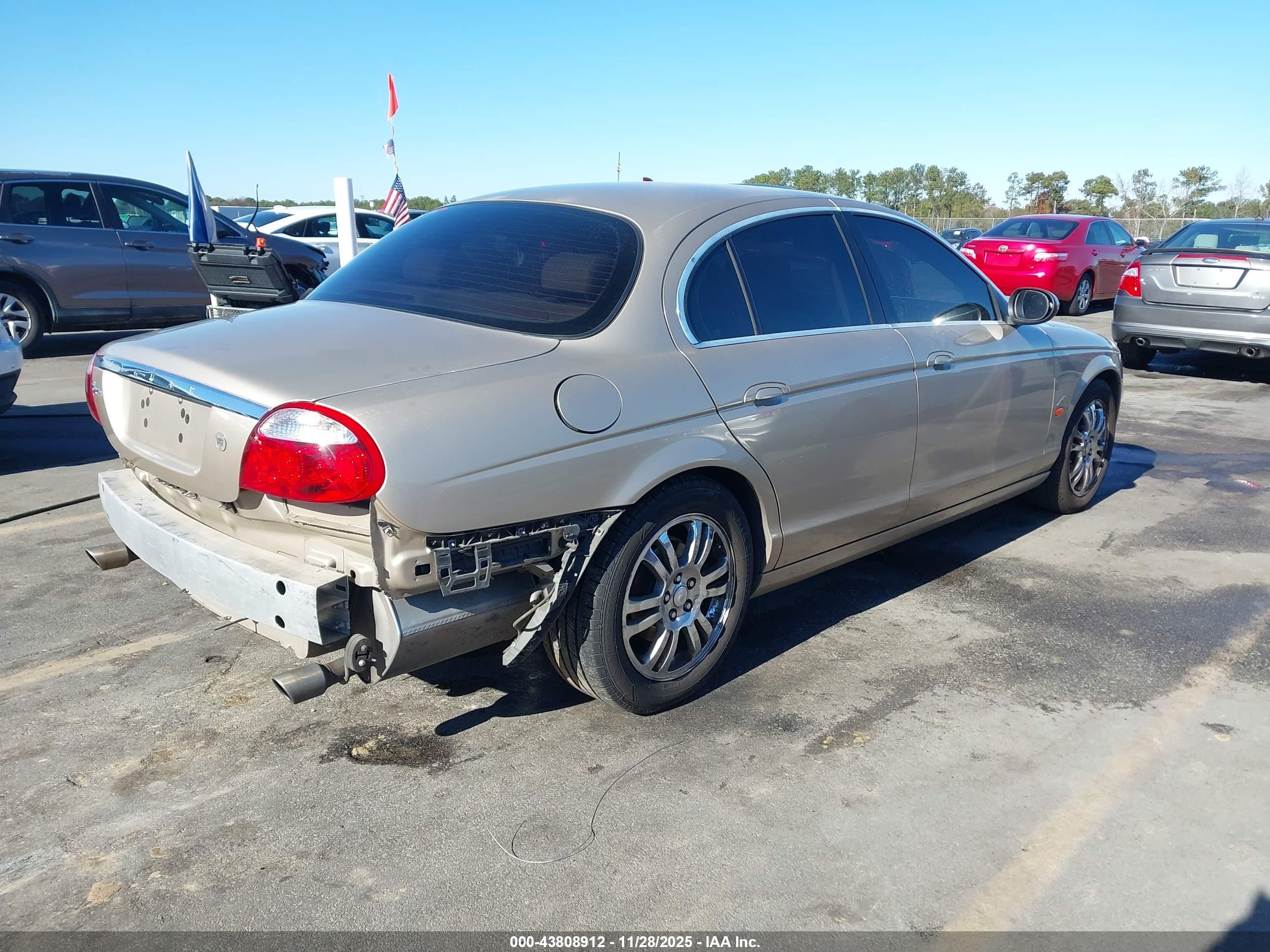 JAGUAR S-TYPE image 4