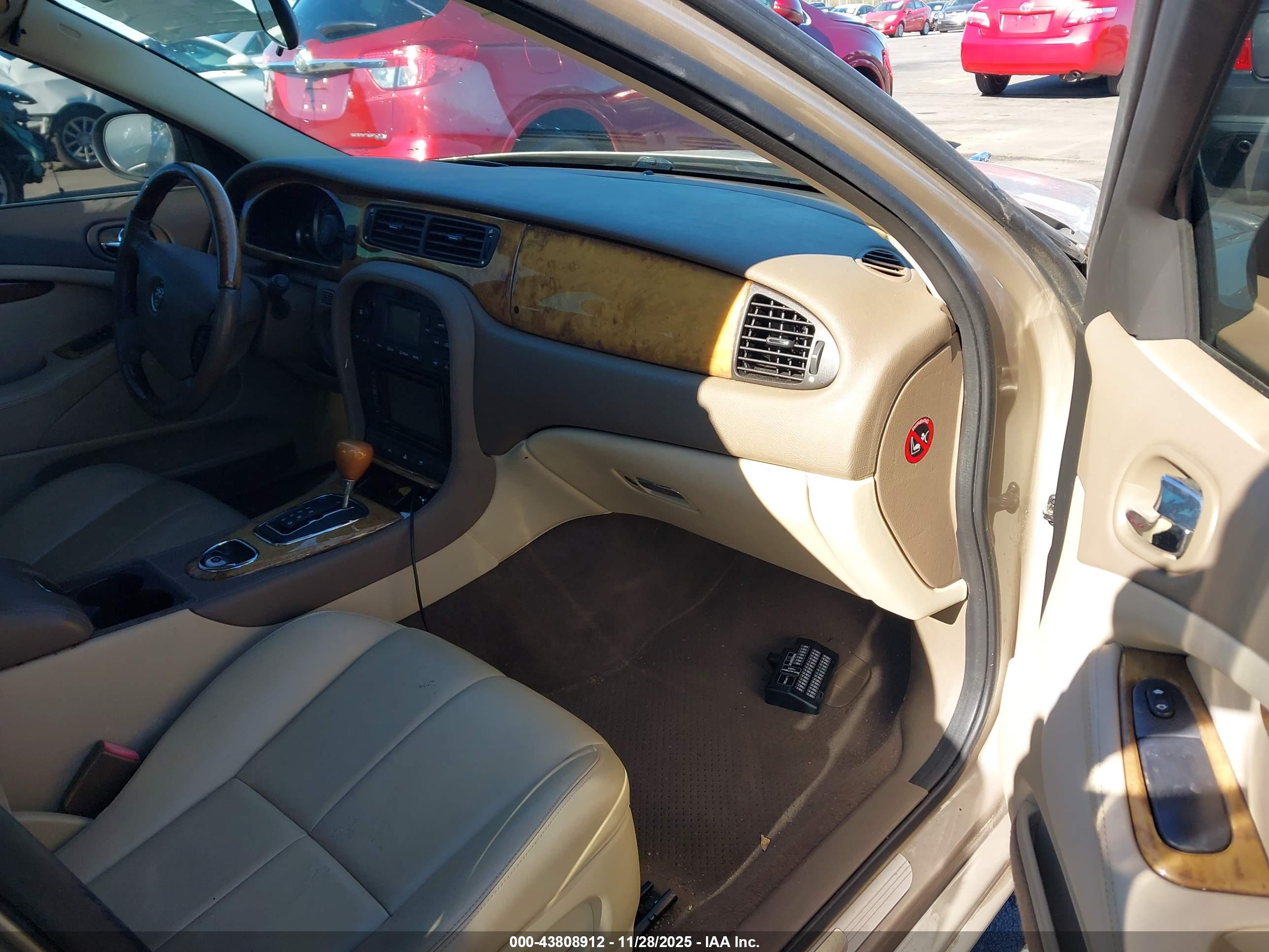 JAGUAR S-TYPE image 5
