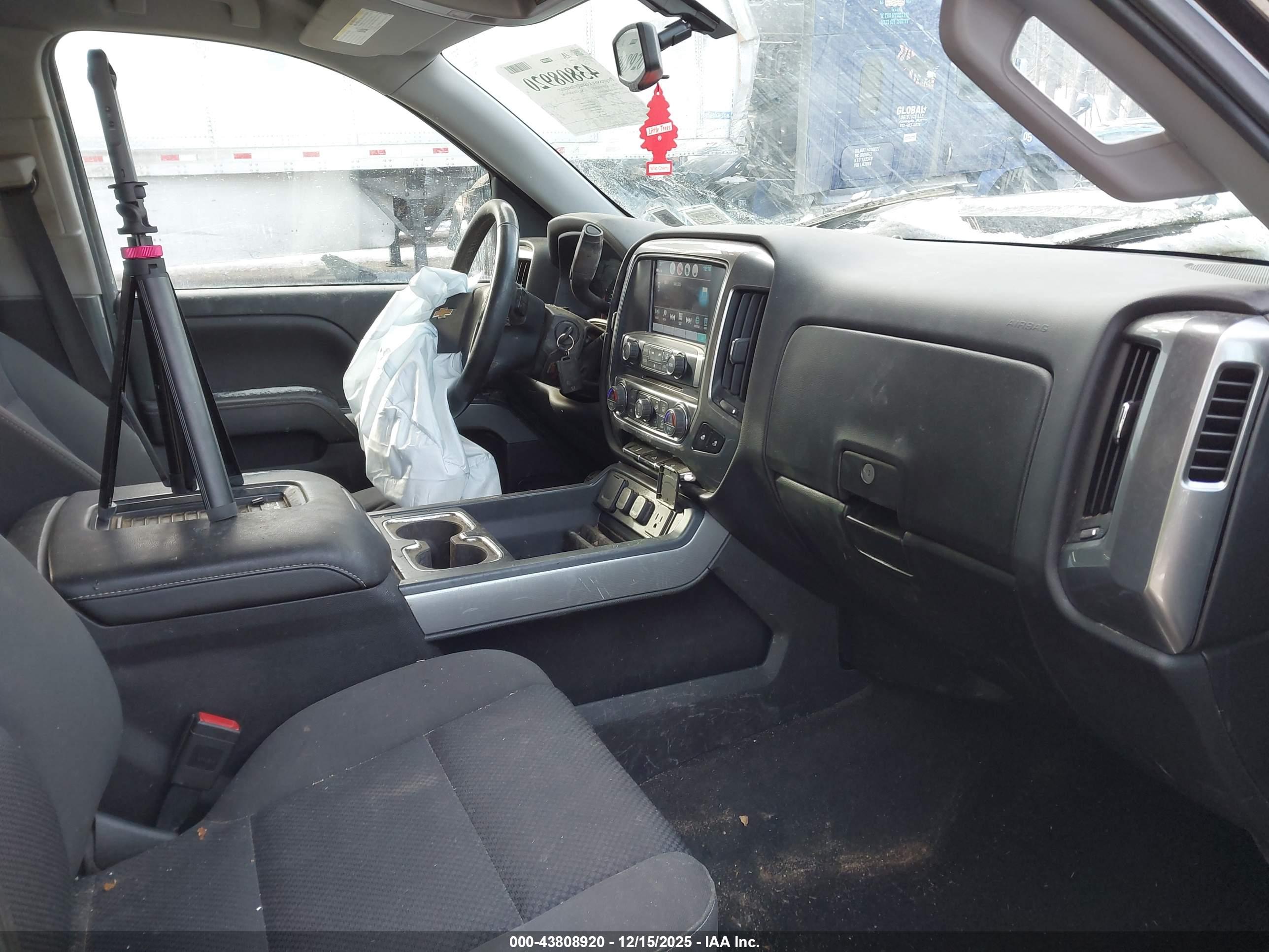 CHEVROLET SILVERADO image 5