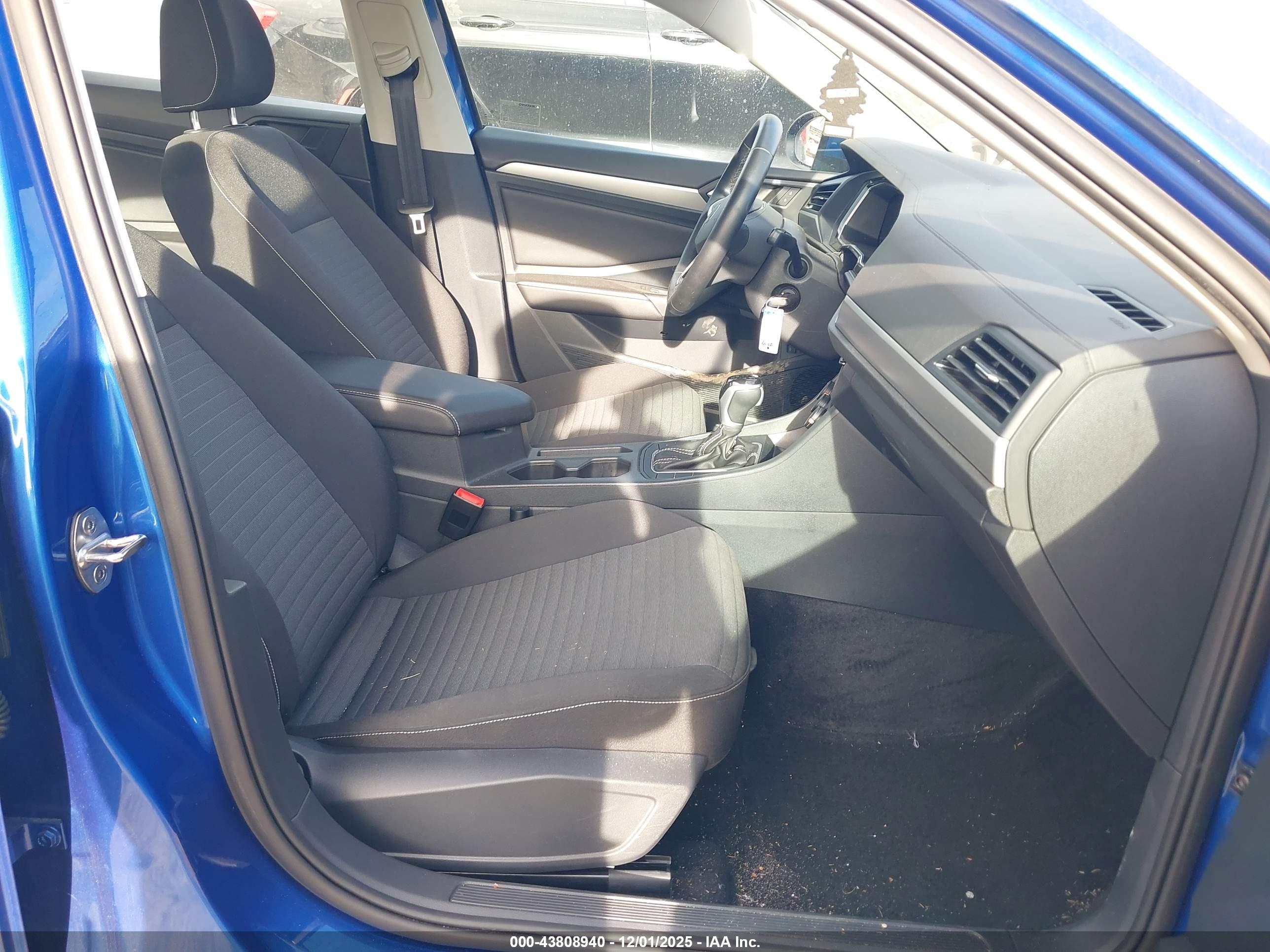 VOLKSWAGEN JETTA image 5