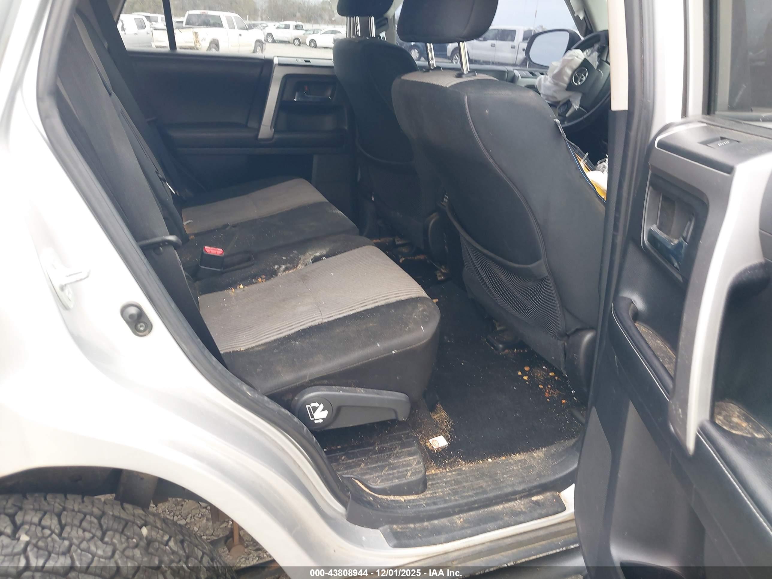 TOYOTA 4RUNNER image 8