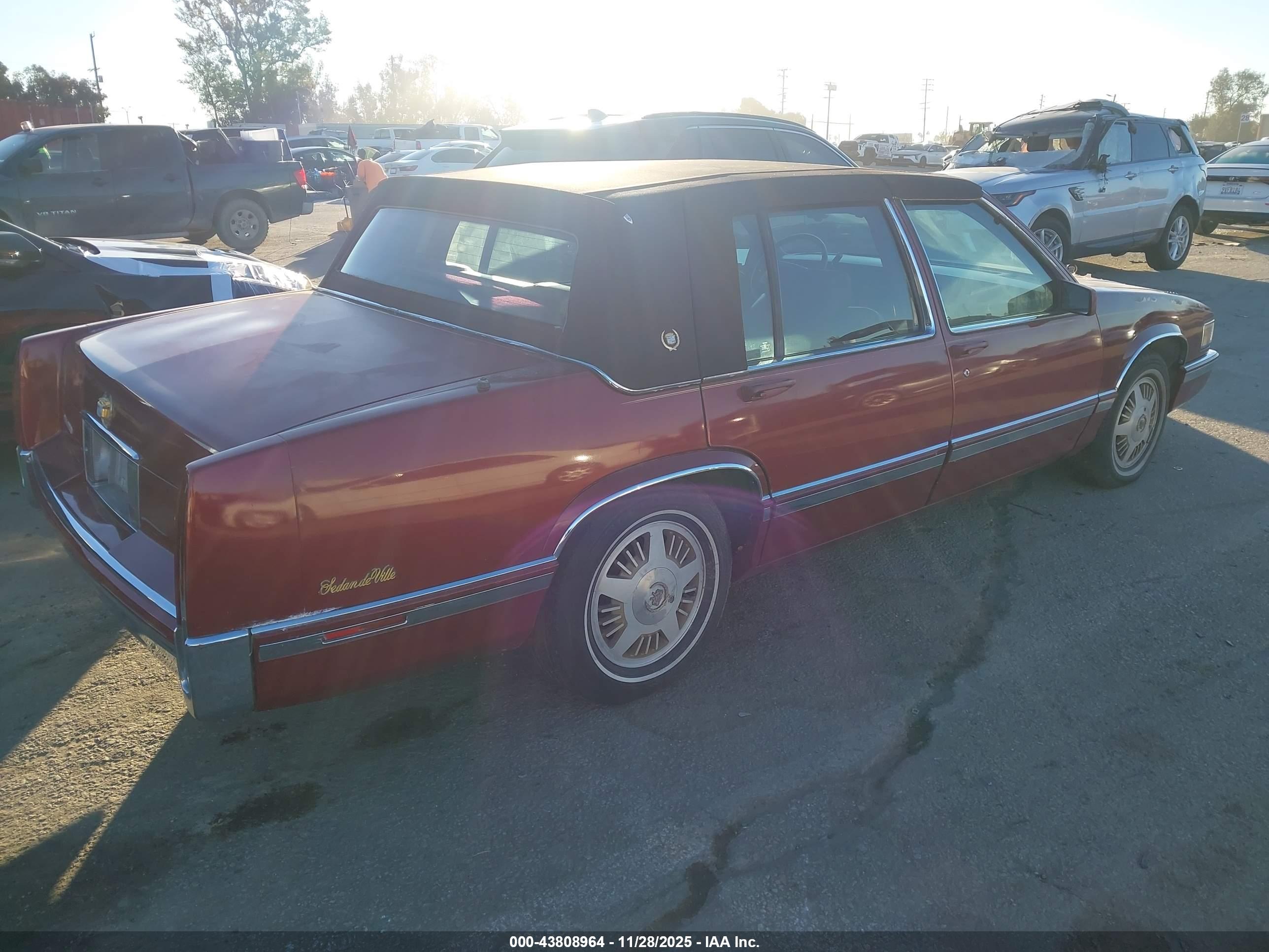 CADILLAC DEVILLE image 4