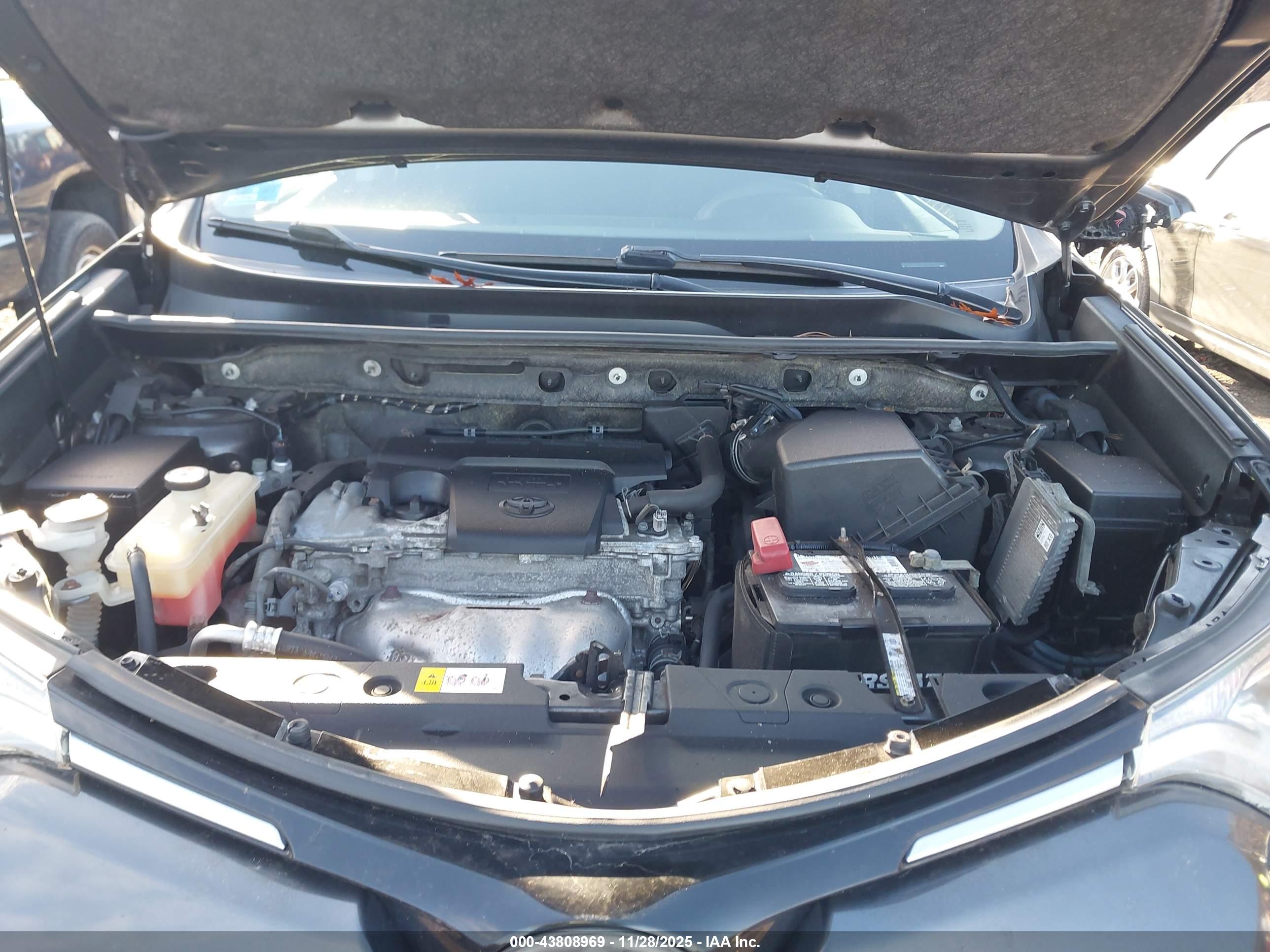 TOYOTA RAV4 image 10