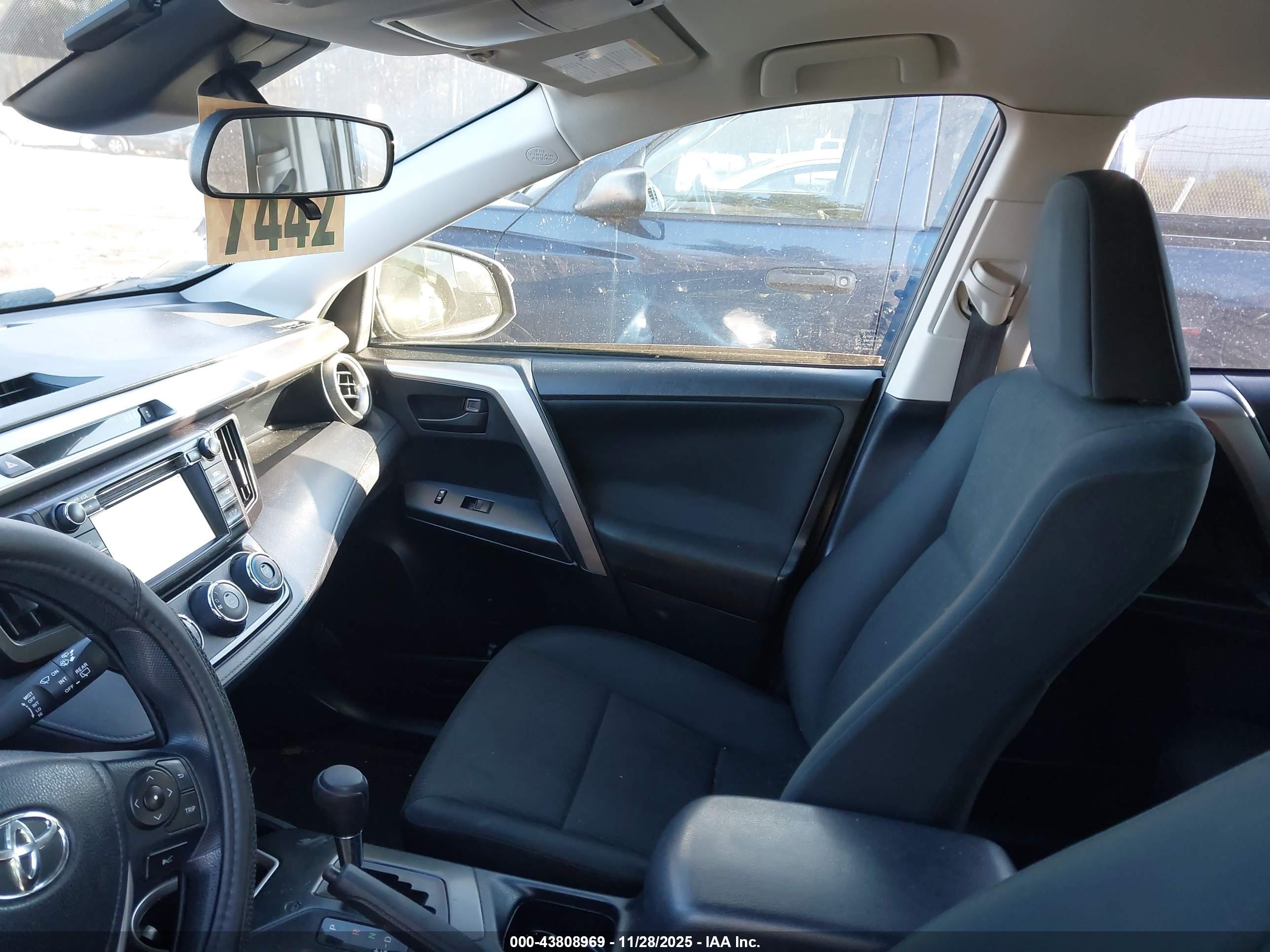 TOYOTA RAV4 image 5