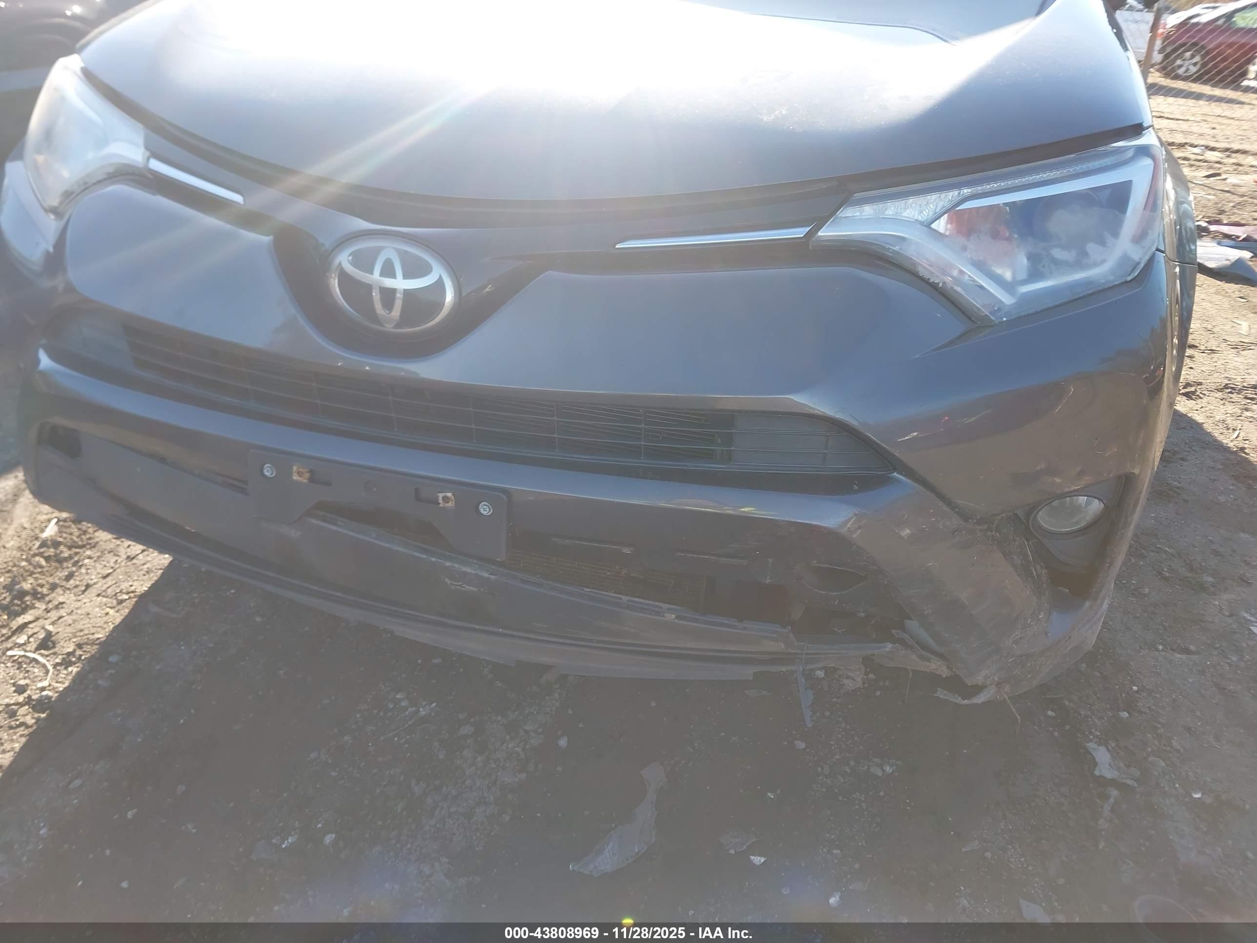 TOYOTA RAV4 image 6