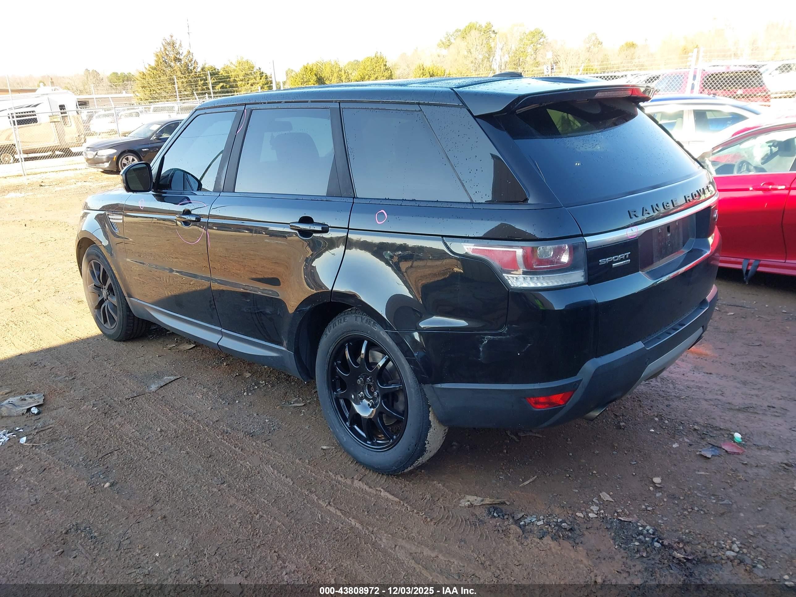 LAND ROVER image 3