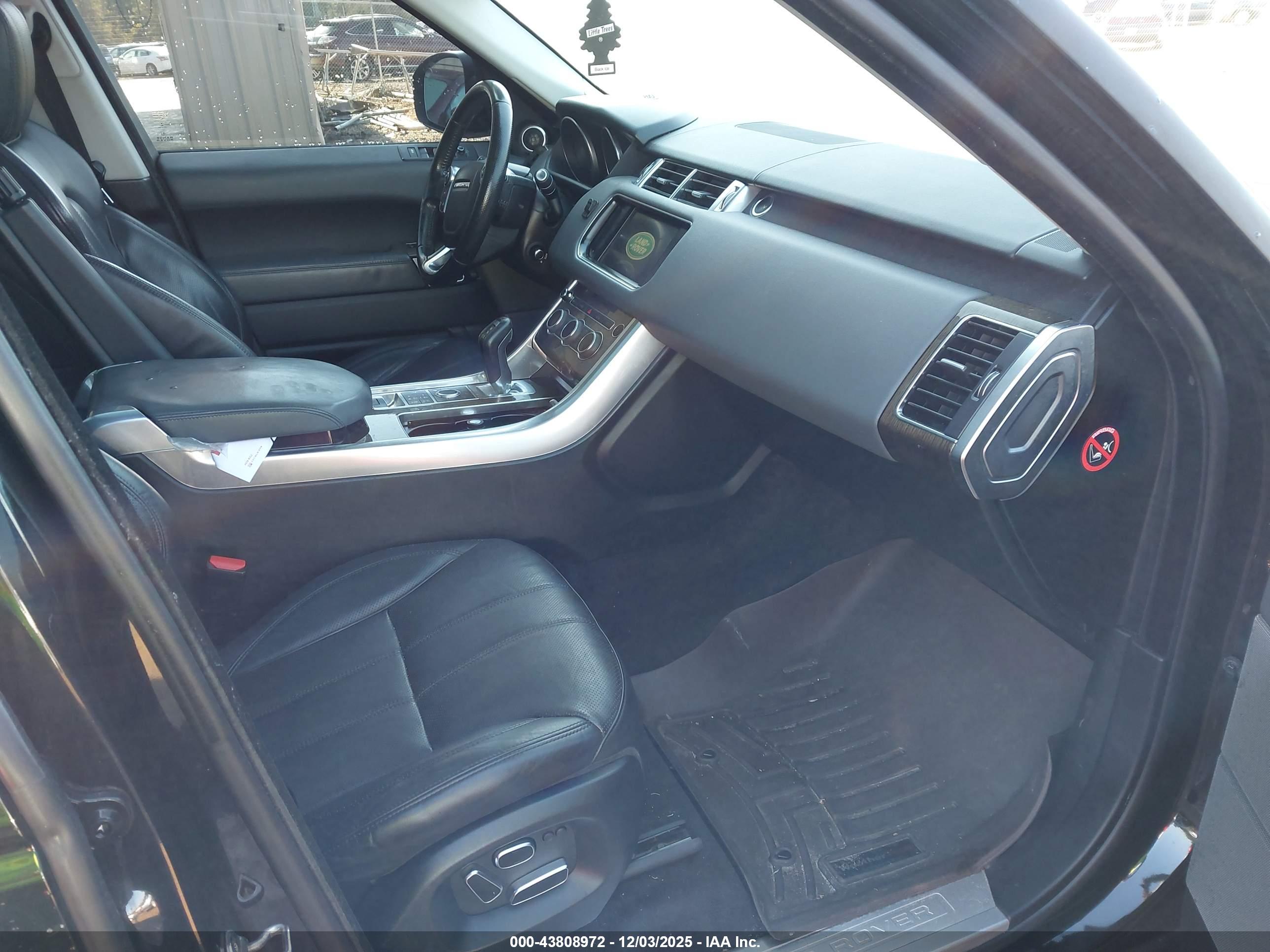 LAND ROVER image 5