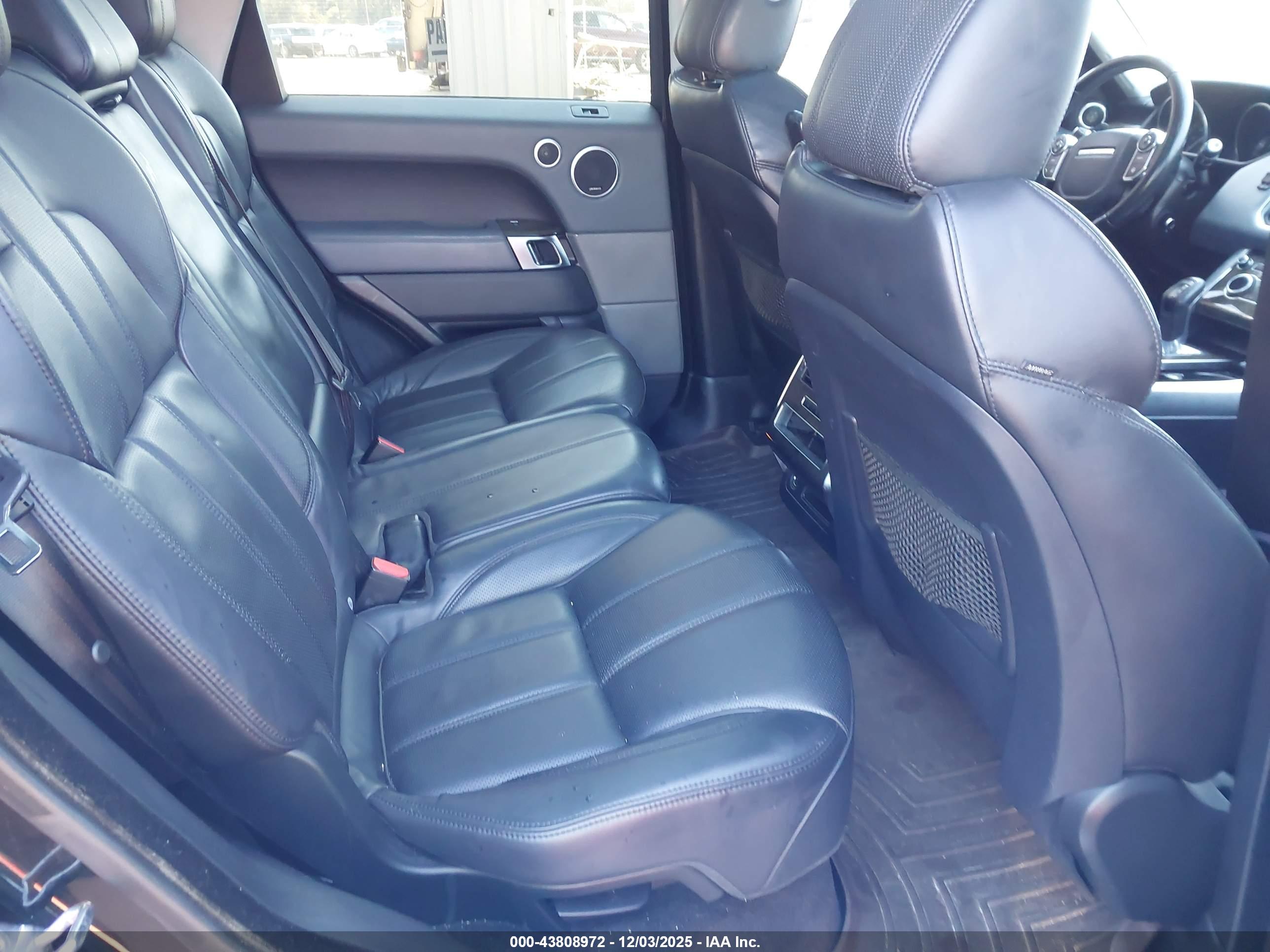 LAND ROVER image 8