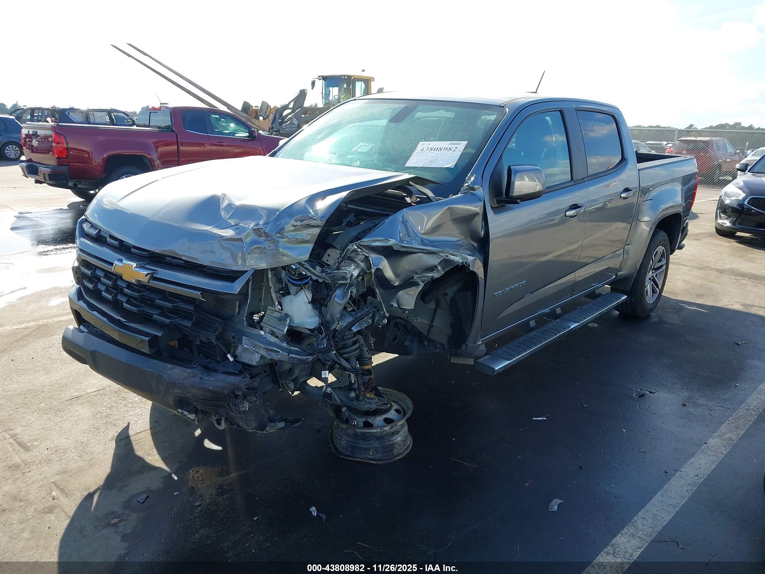 CHEVROLET COLORADO image 2