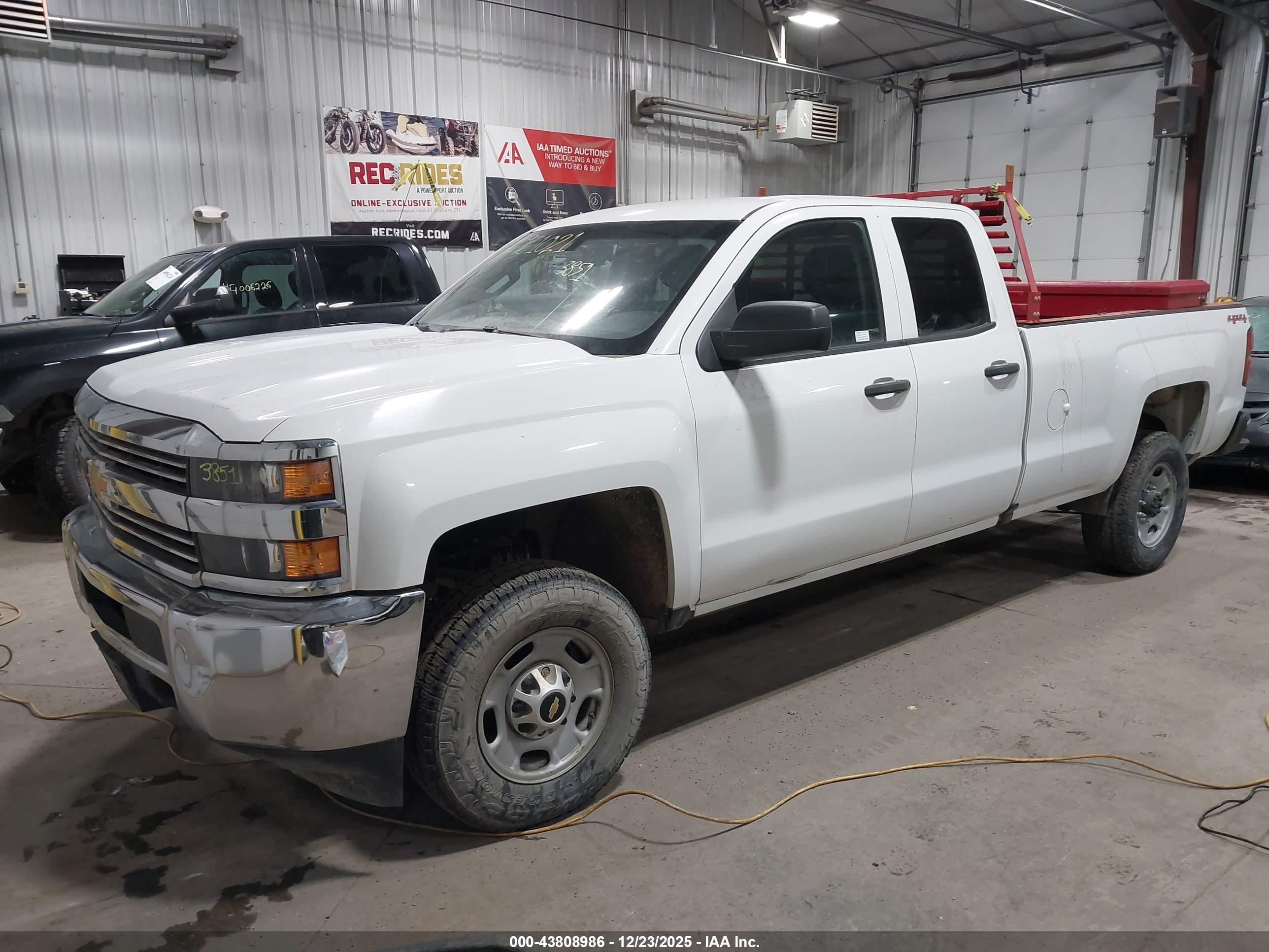 CHEVROLET SILVERADO image 2