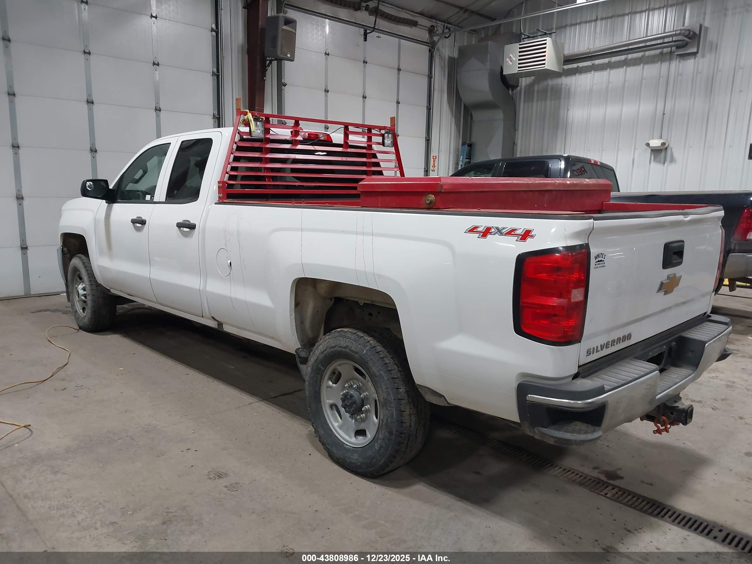 CHEVROLET SILVERADO image 3