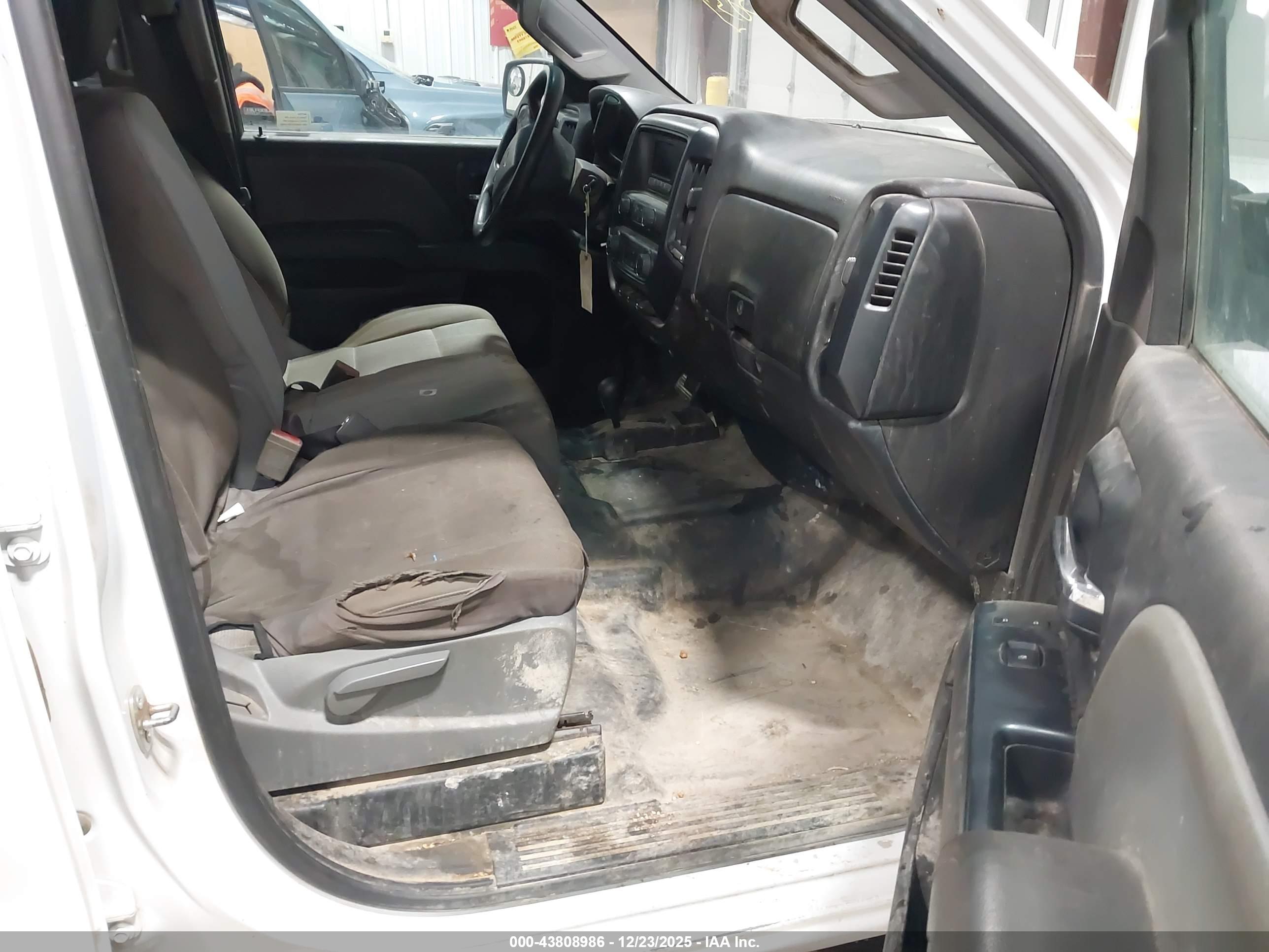 CHEVROLET SILVERADO image 5