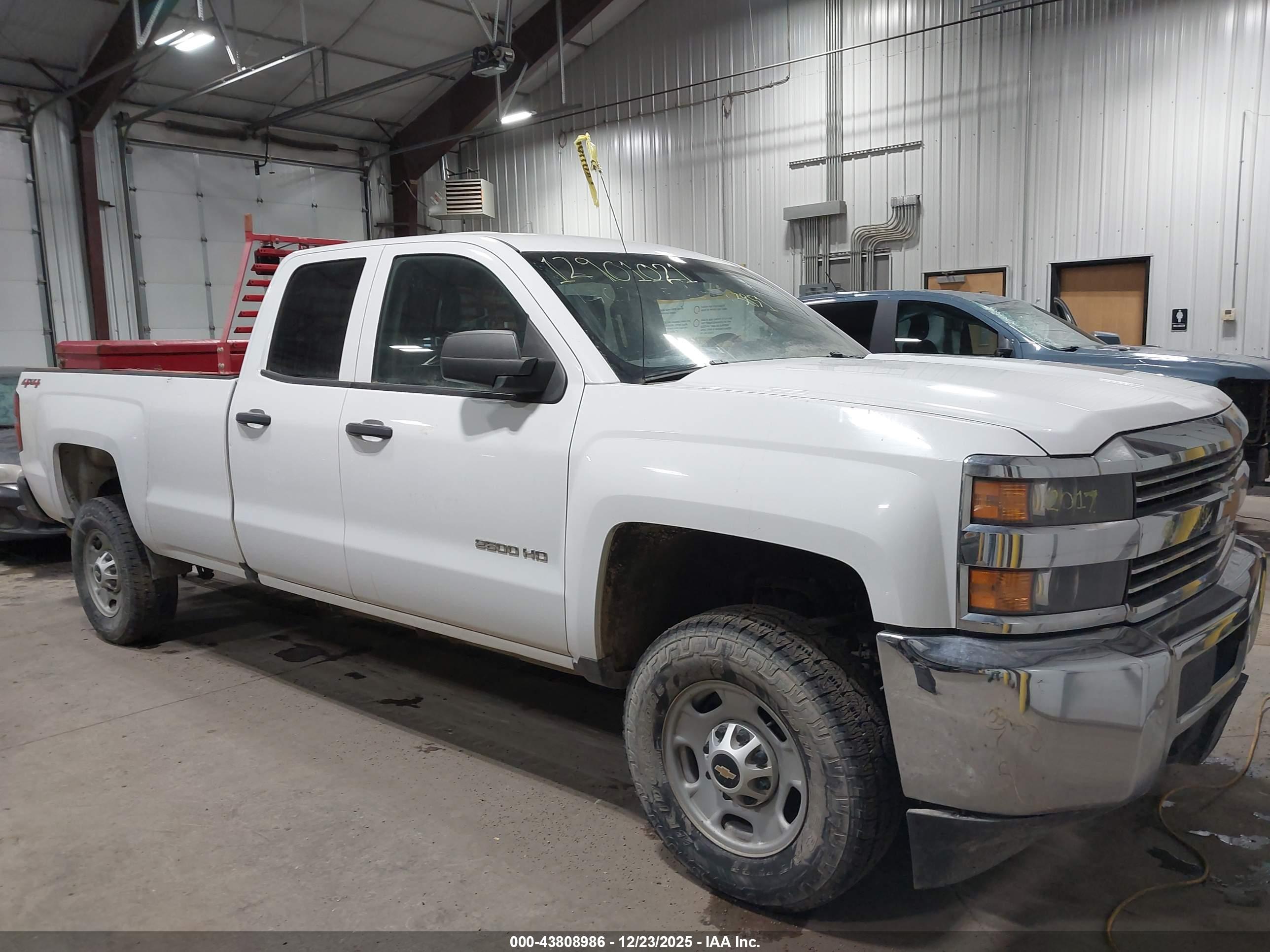 CHEVROLET SILVERADO image 6