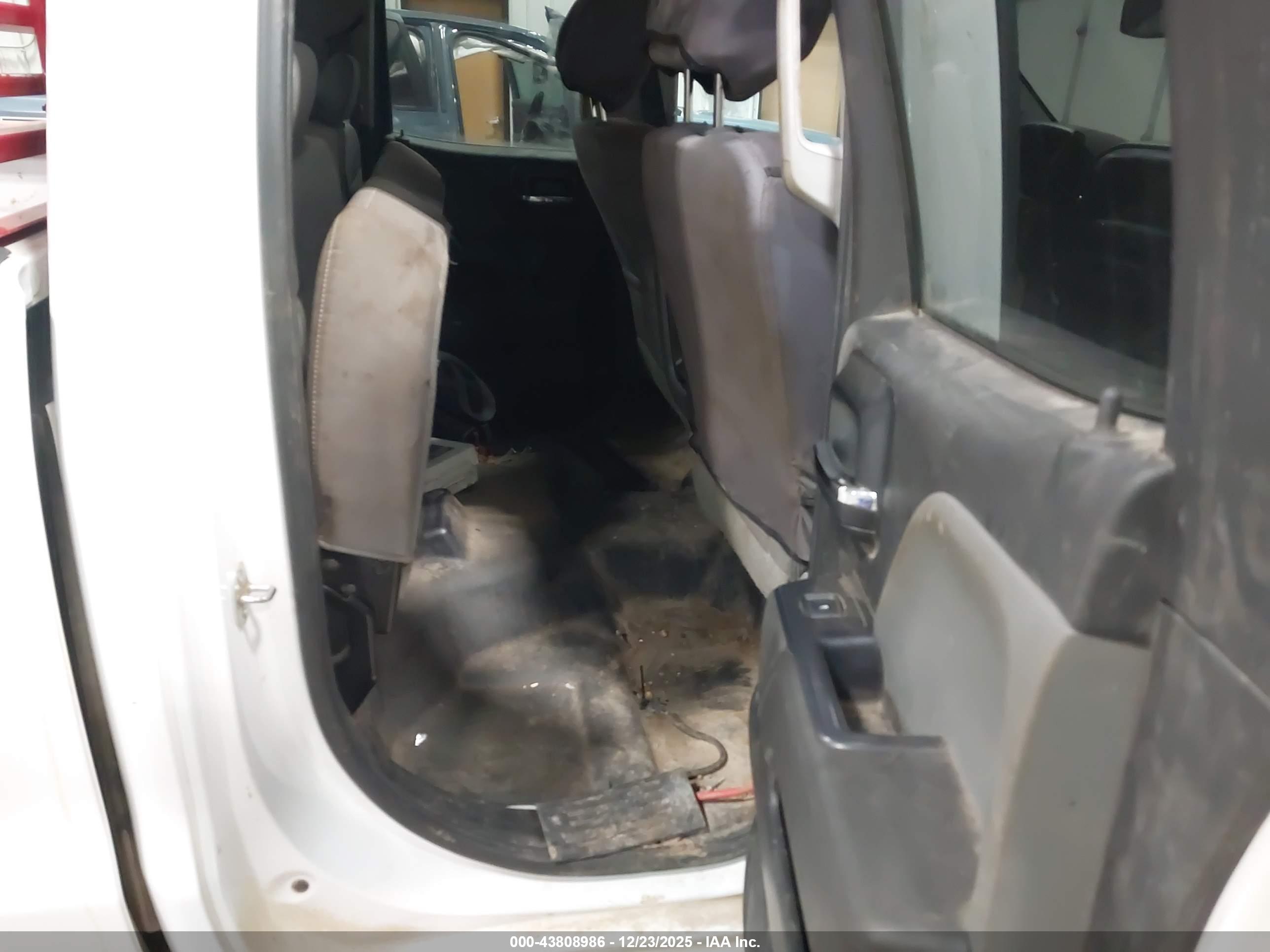 CHEVROLET SILVERADO image 8