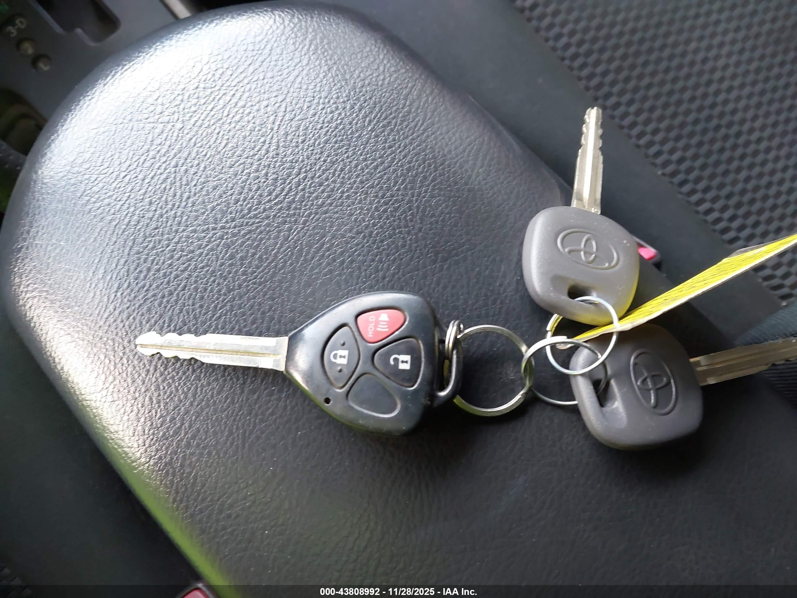TOYOTA RAV4 image 11