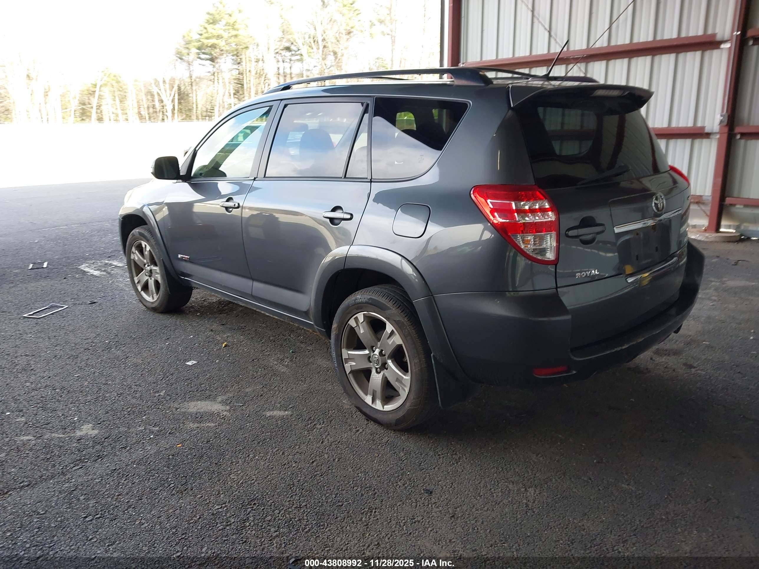 TOYOTA RAV4 image 3
