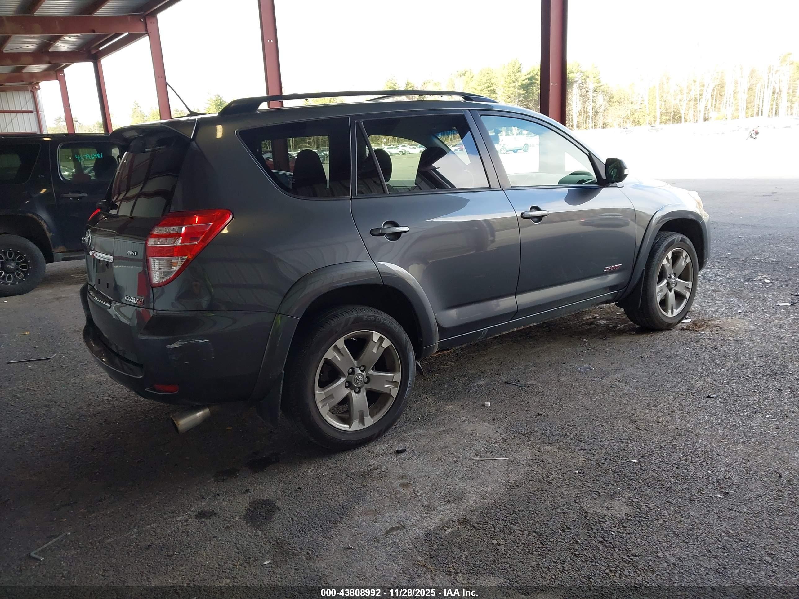 TOYOTA RAV4 image 4