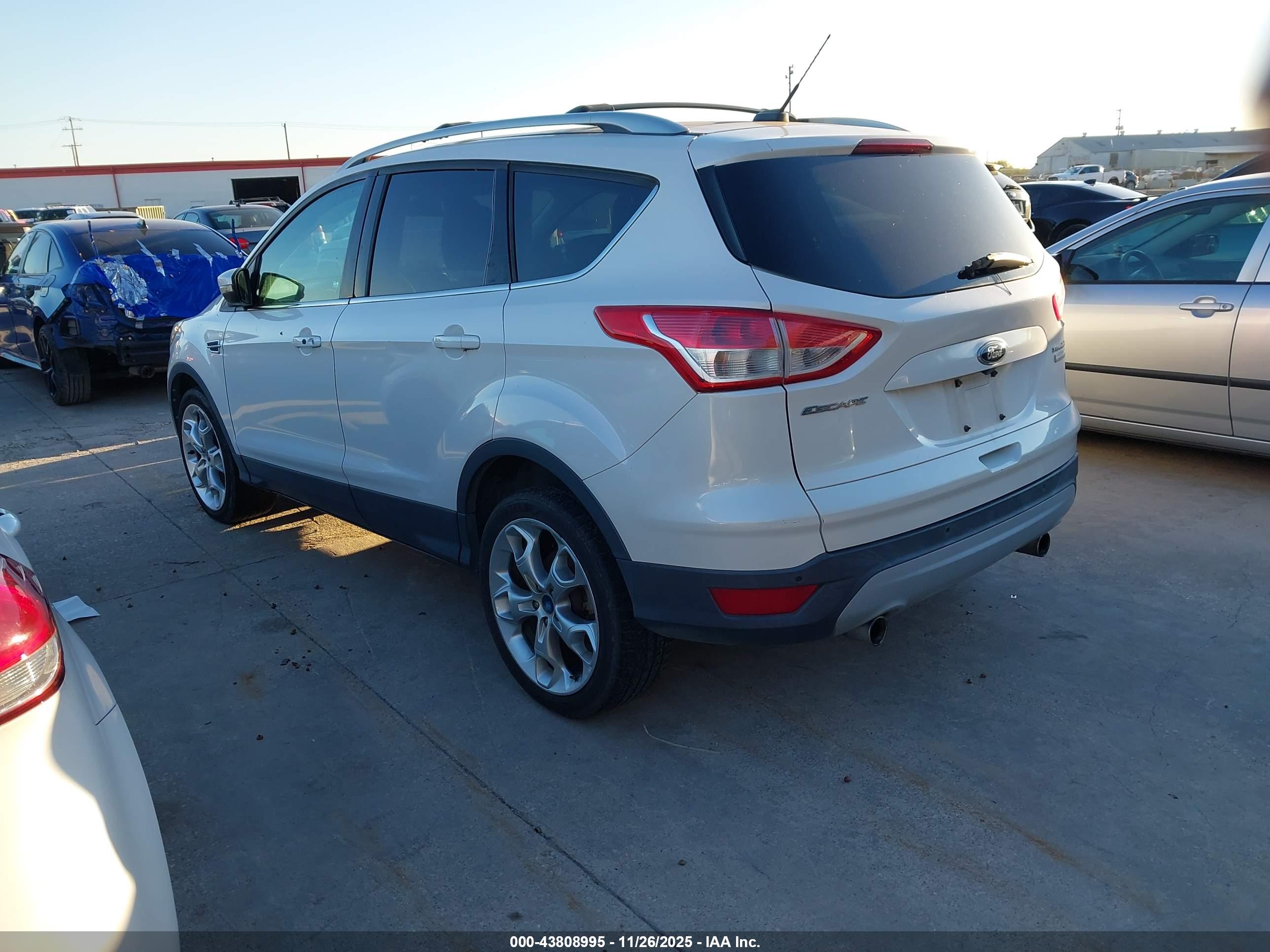 FORD ESCAPE image 3