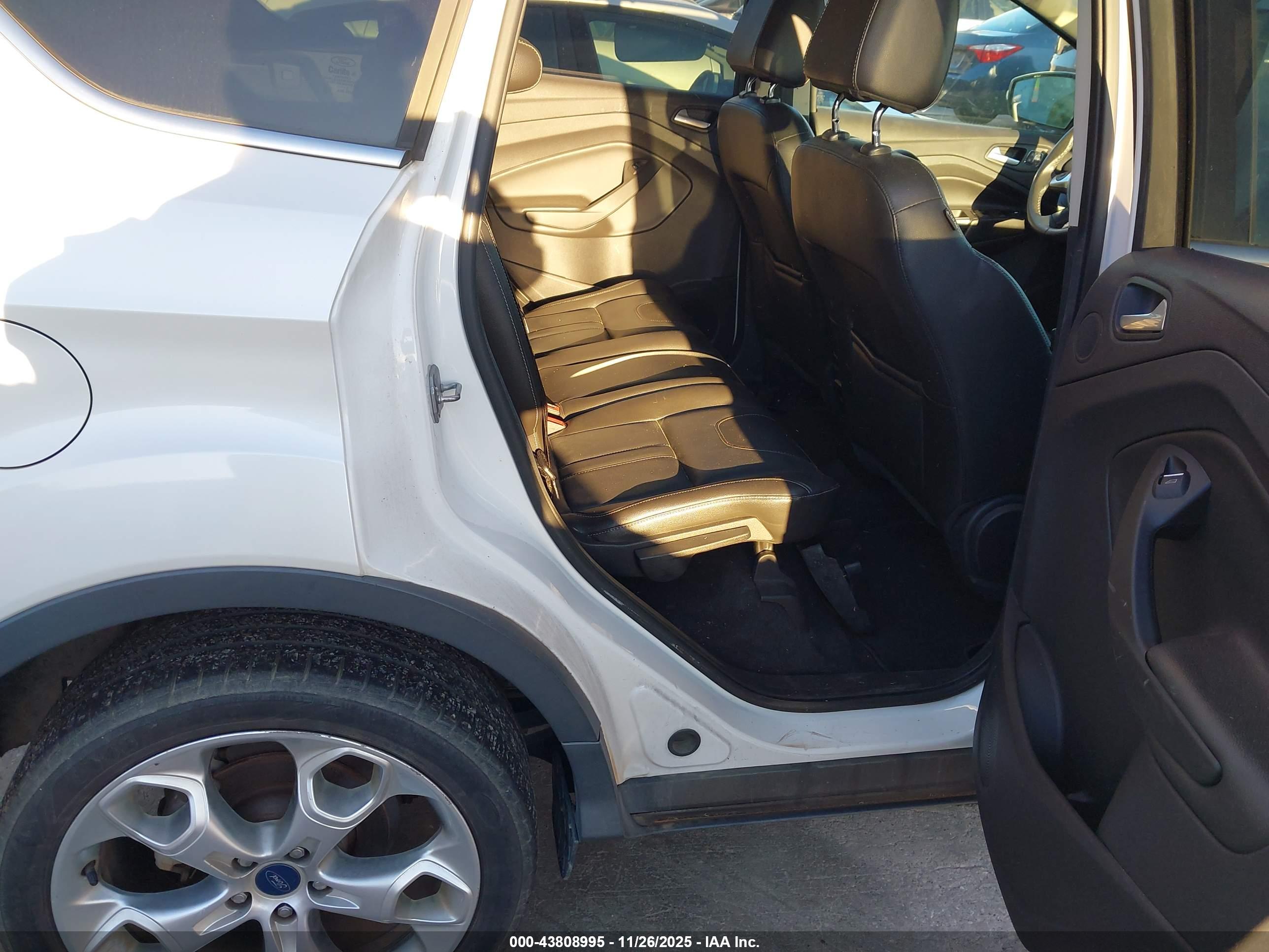 FORD ESCAPE image 8