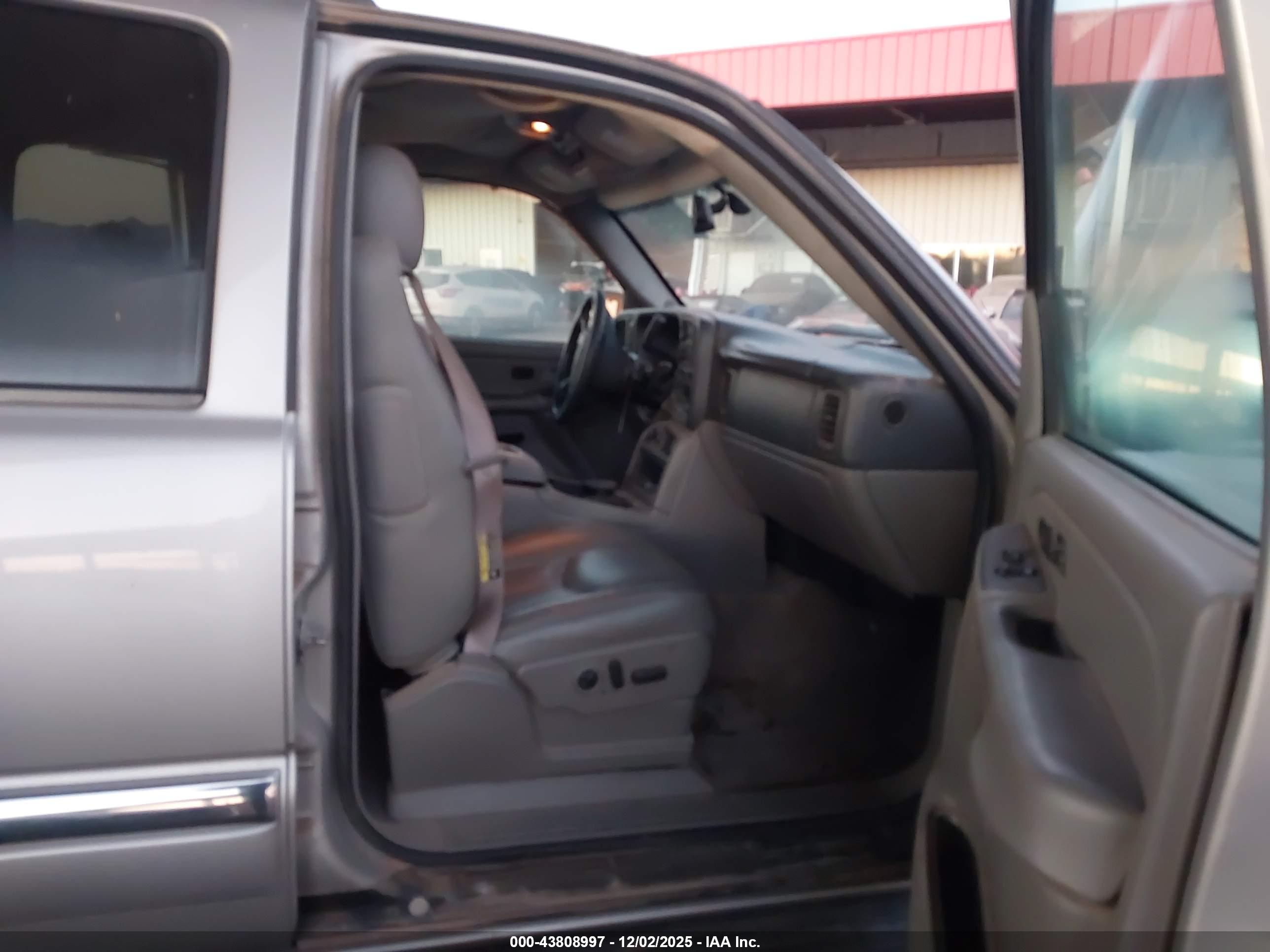 GMC YUKON image 5