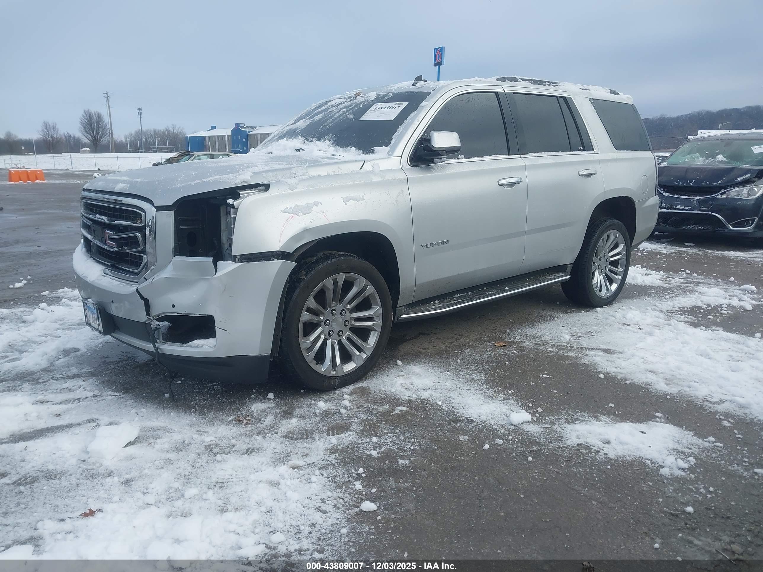 GMC YUKON image 2