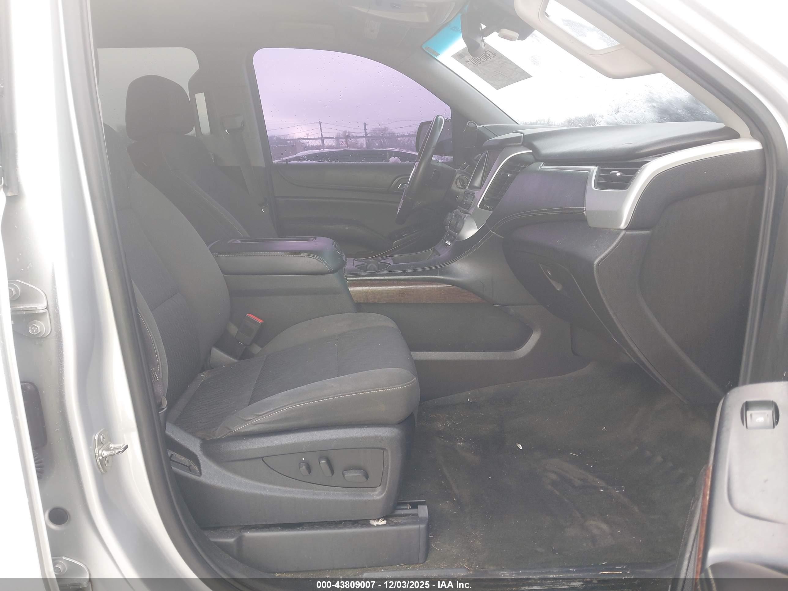 GMC YUKON image 5
