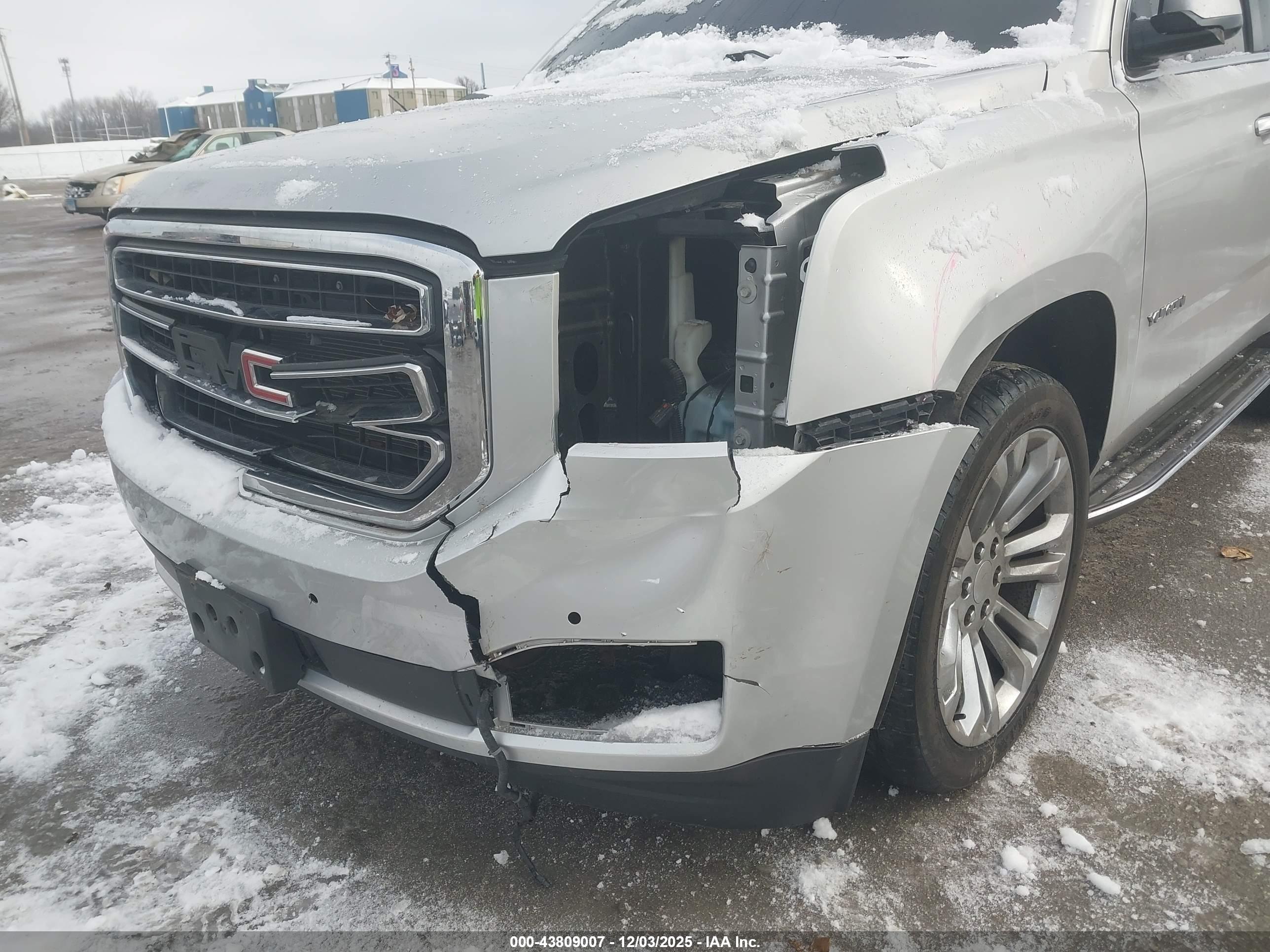 GMC YUKON image 6