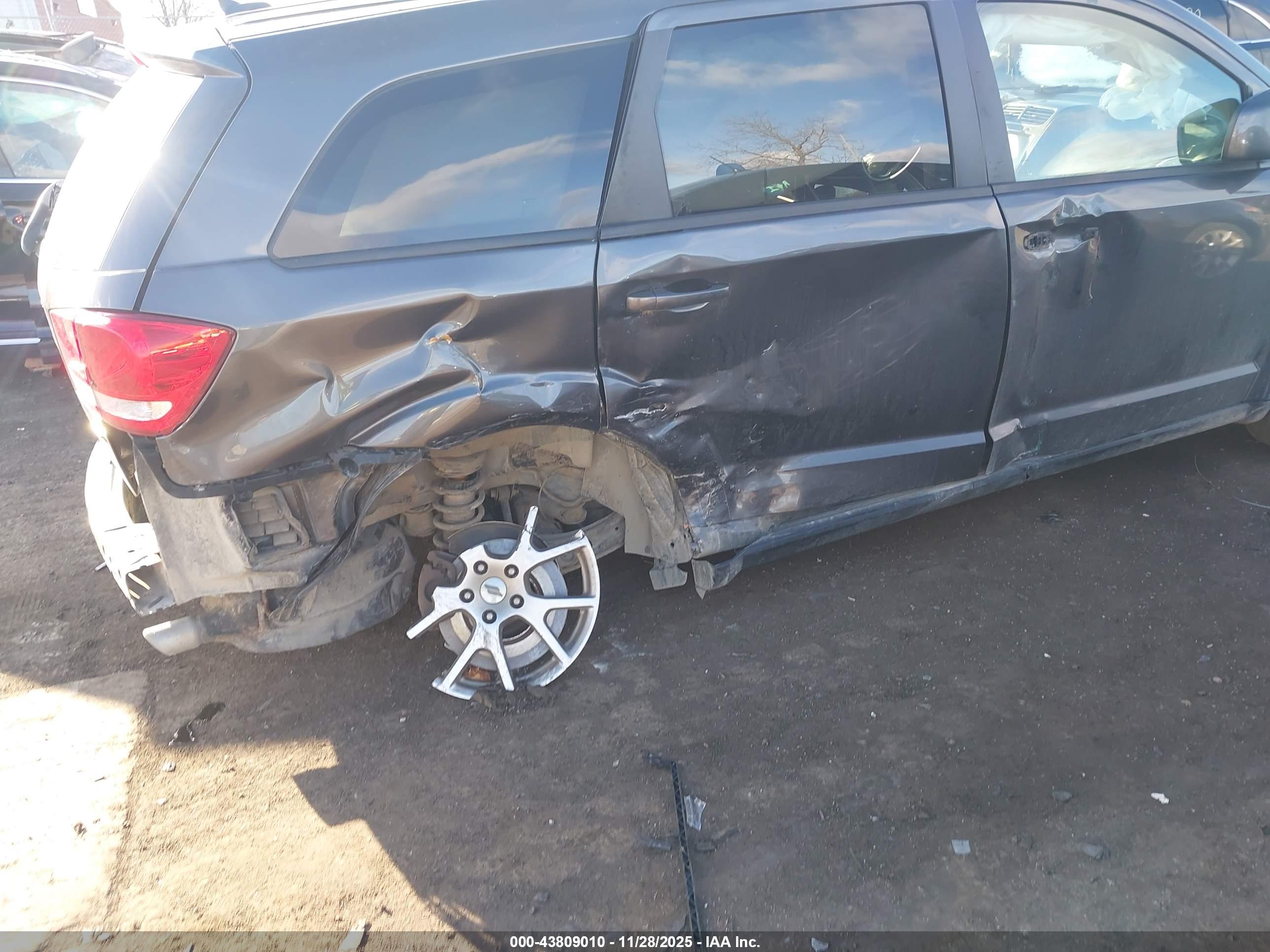 DODGE JOURNEY image 6