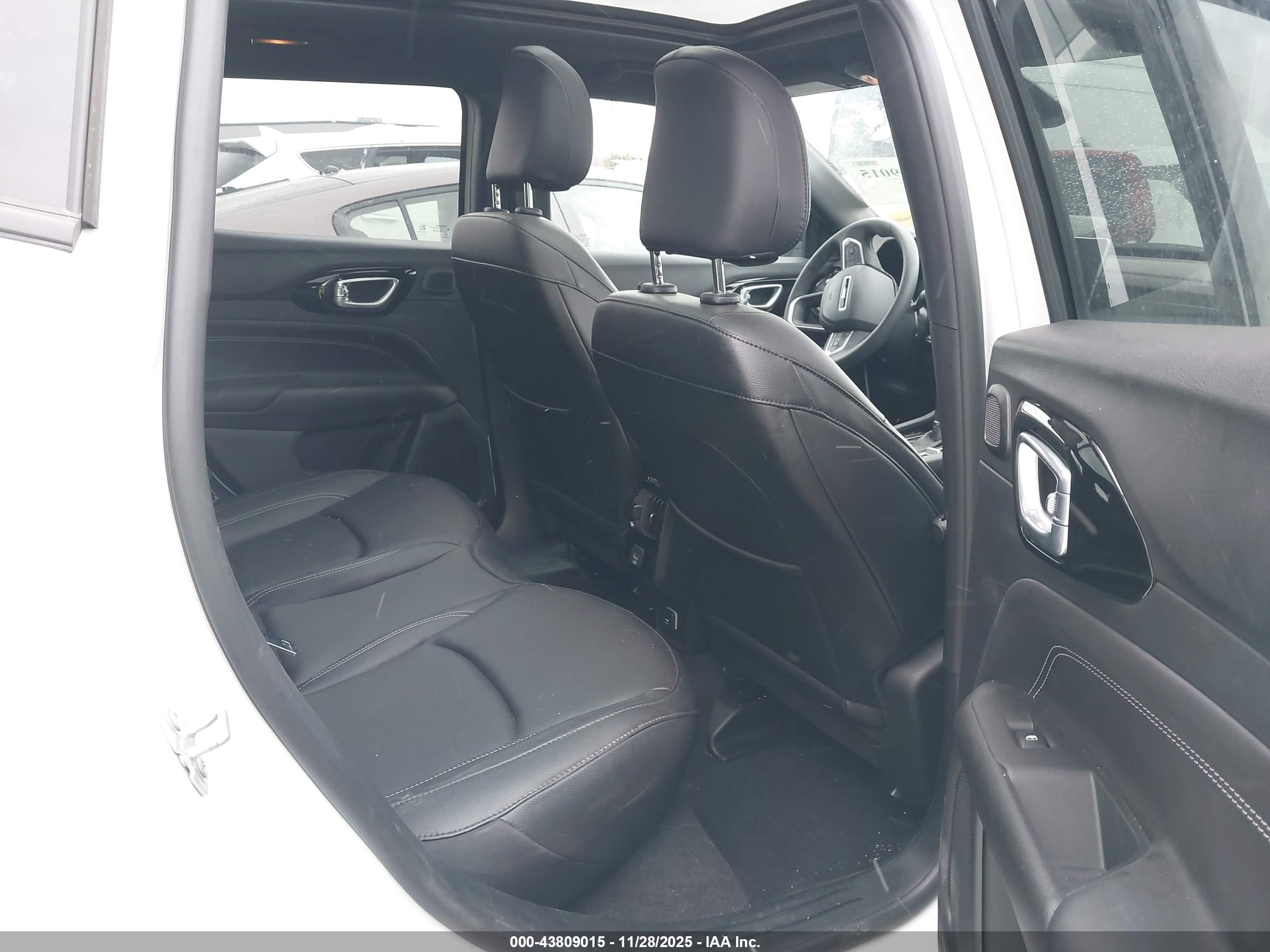 JEEP COMPASS image 8