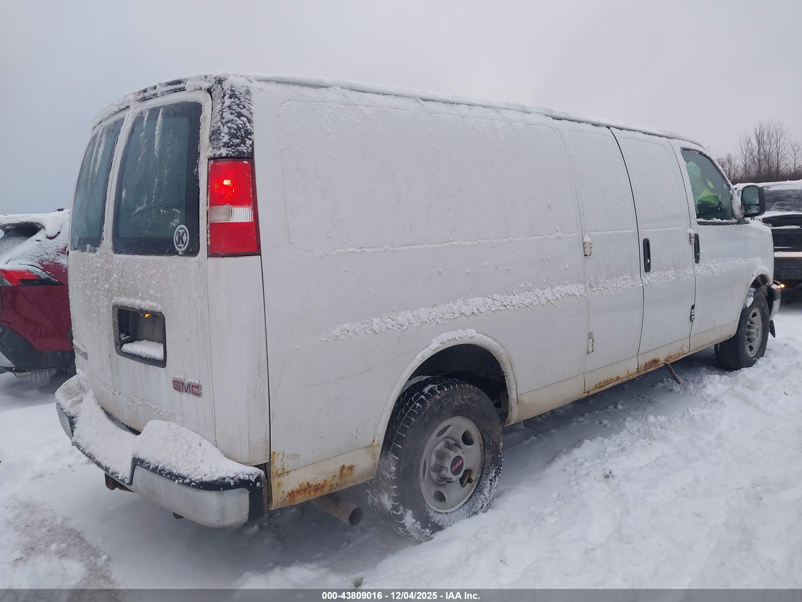GMC SAVANA image 4