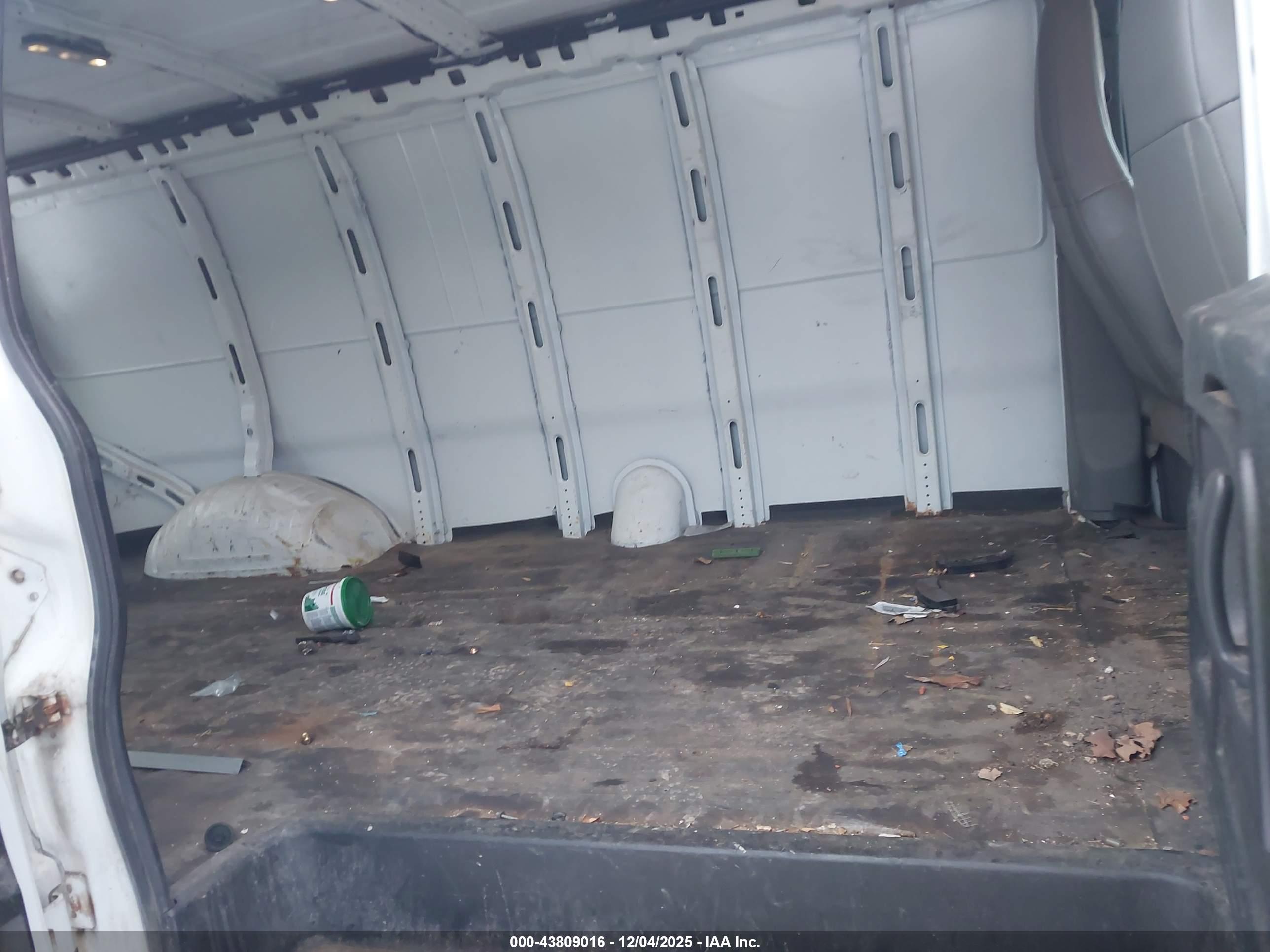 GMC SAVANA image 8