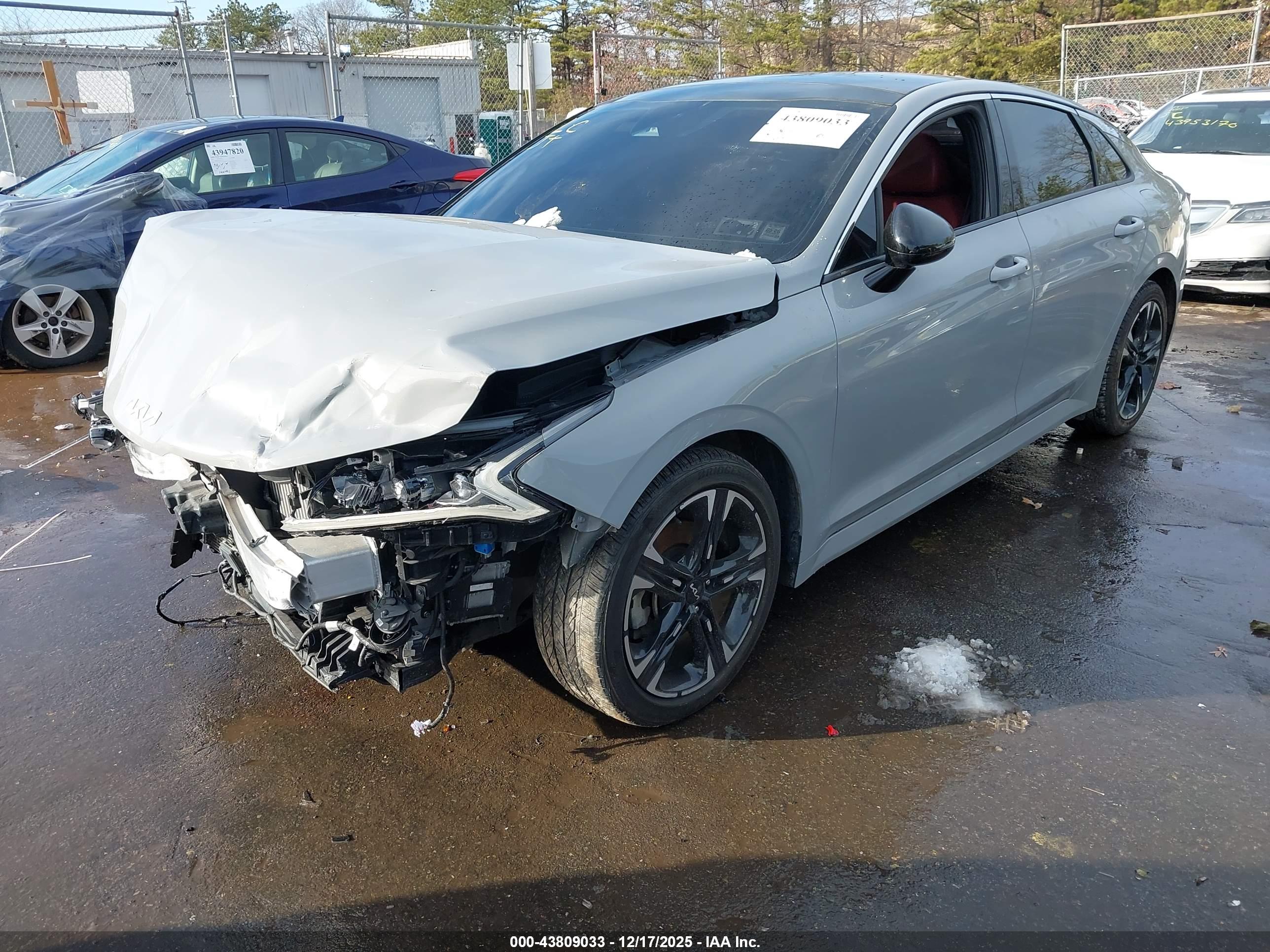KIA K5 image 2