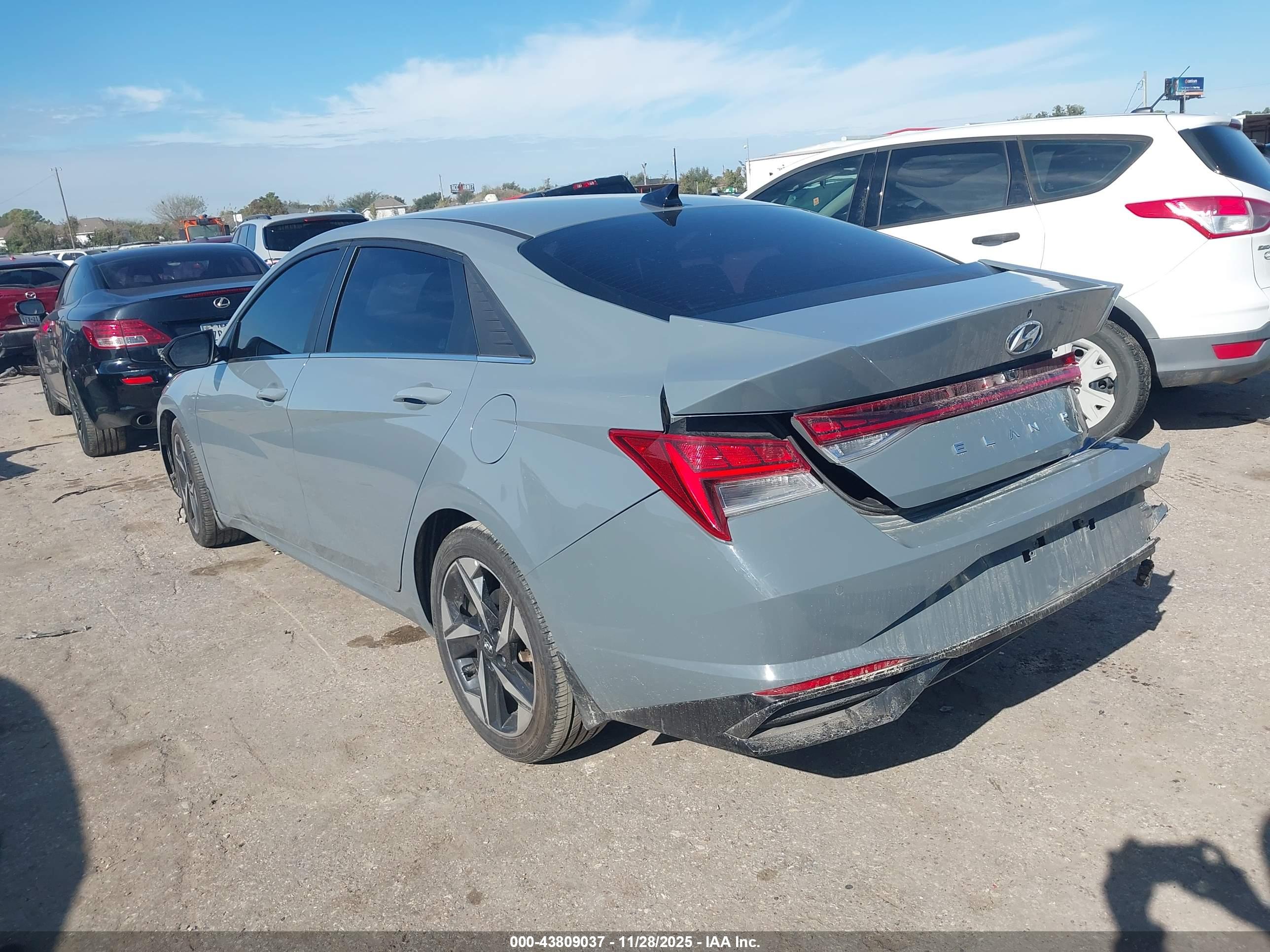 HYUNDAI ELANTRA image 6