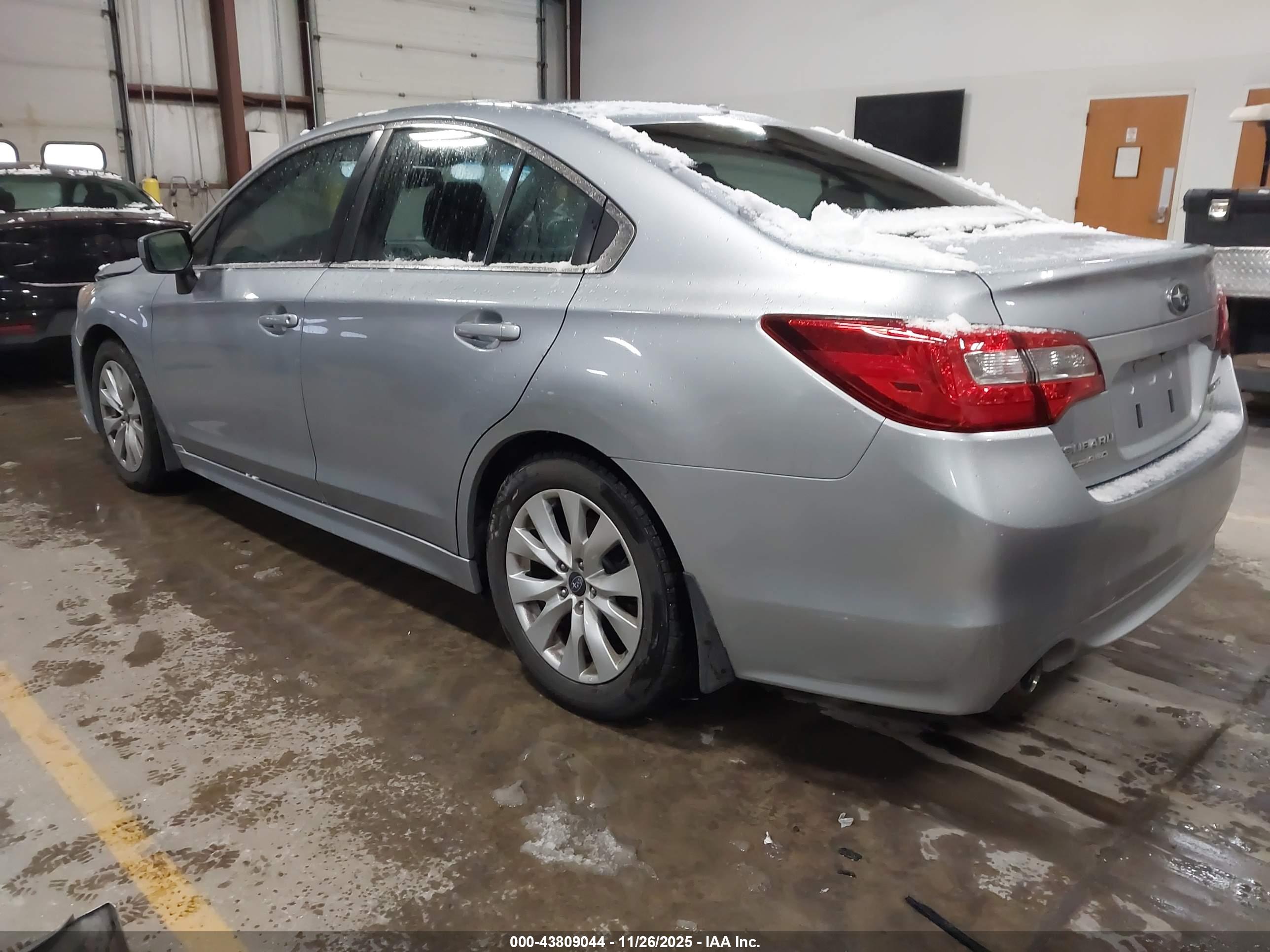 SUBARU LEGACY image 3