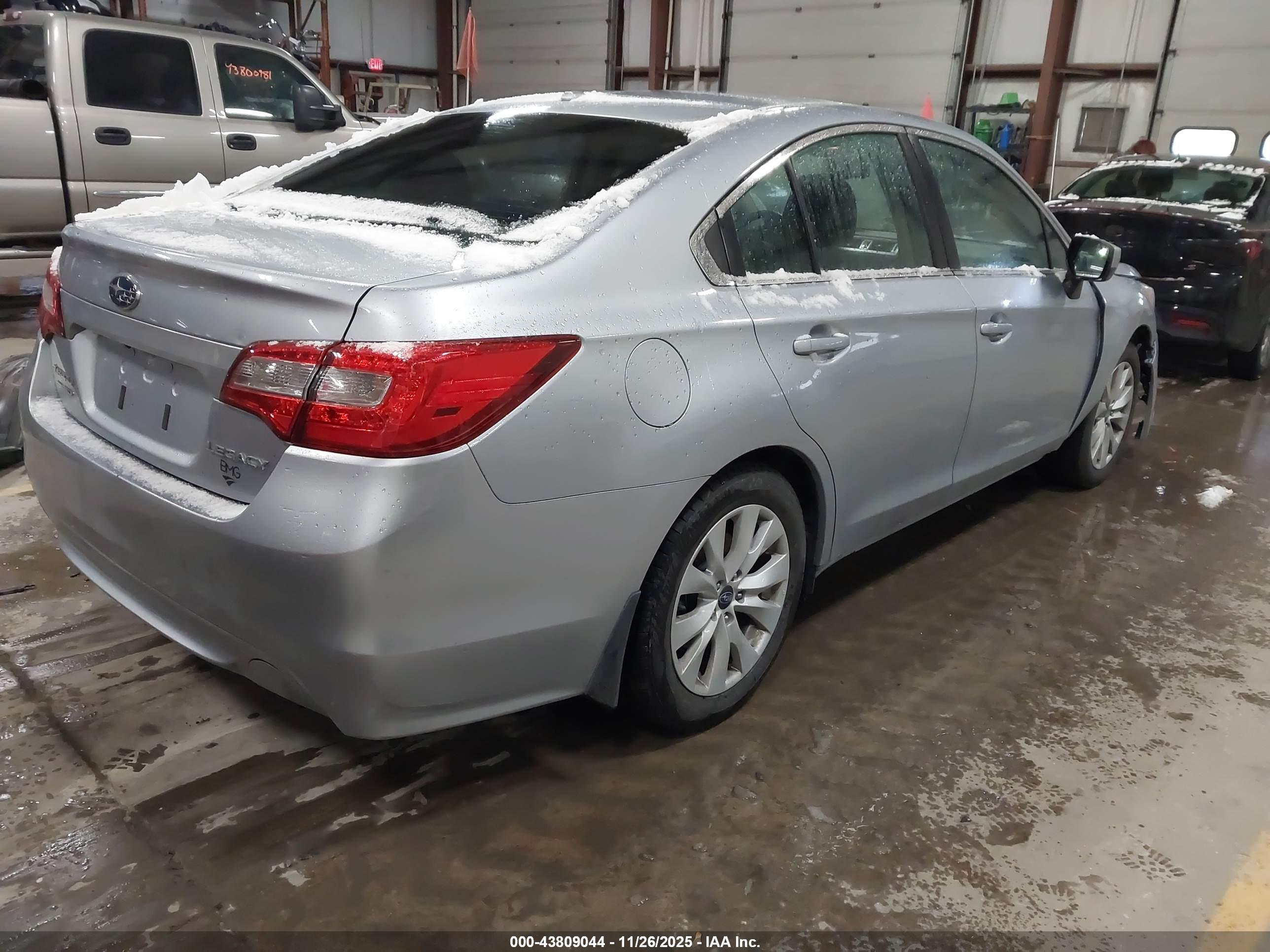 SUBARU LEGACY image 4