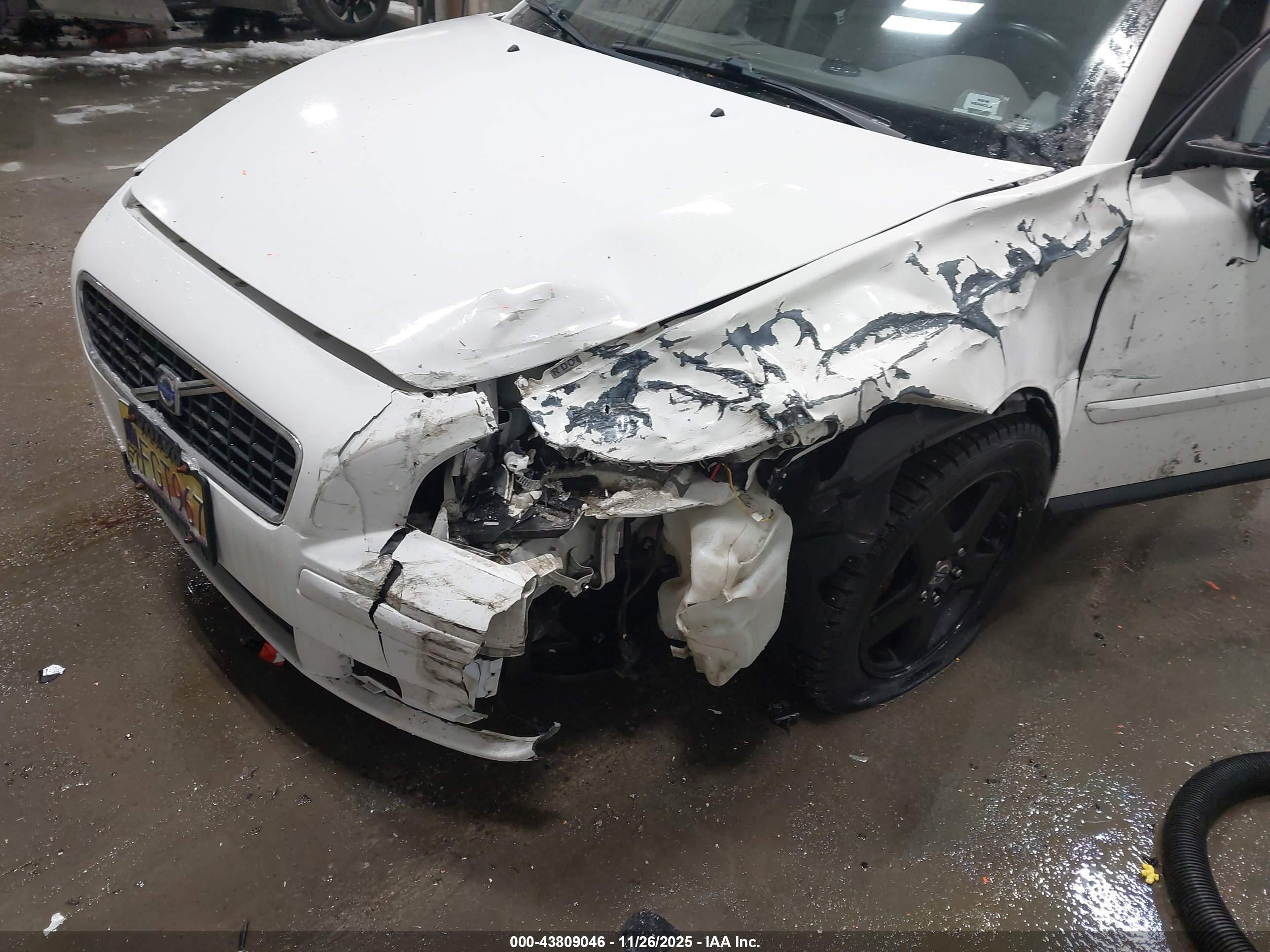 VOLVO S40 image 6