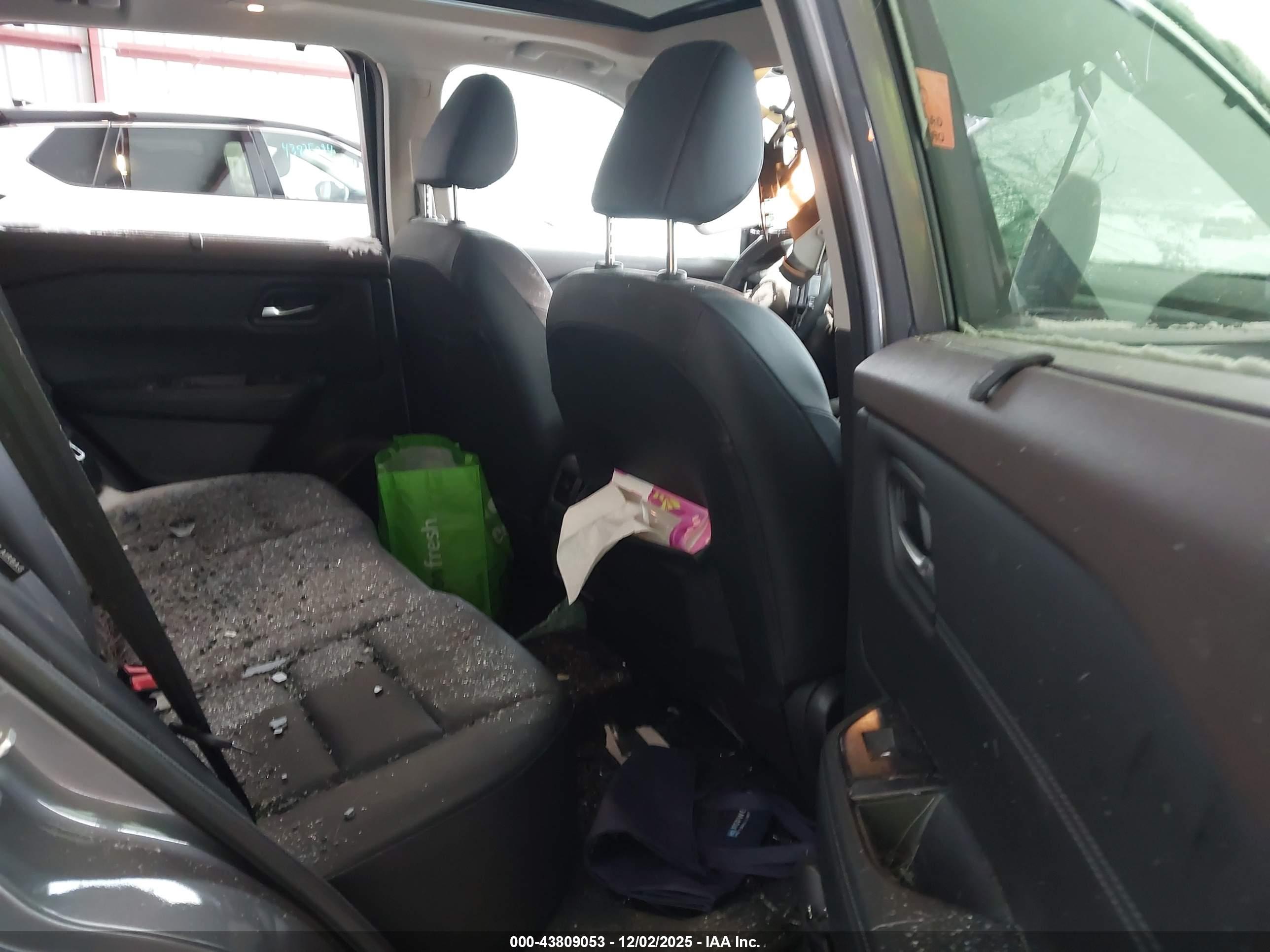 NISSAN ROGUE image 8