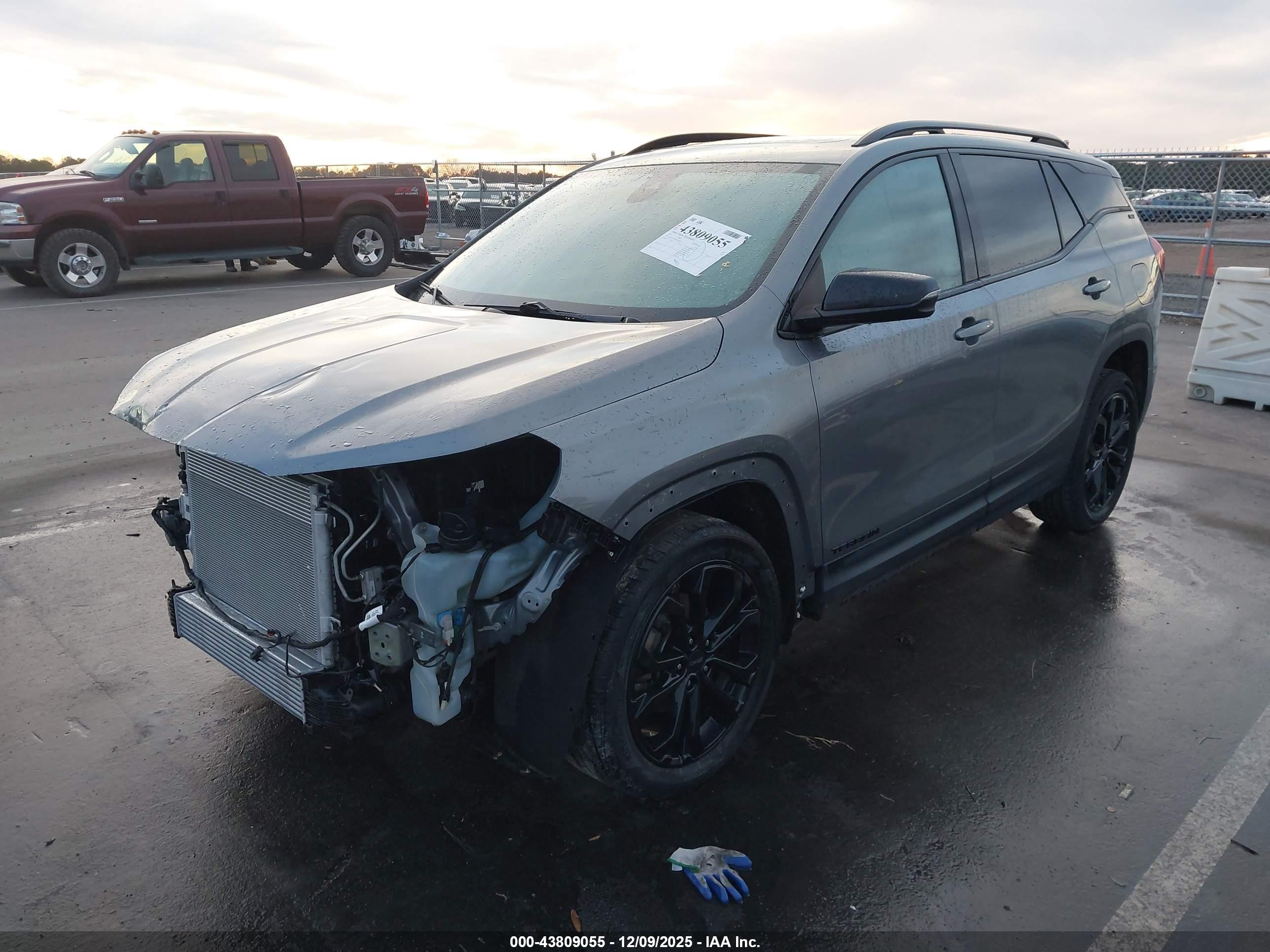 GMC TERRAIN image 2