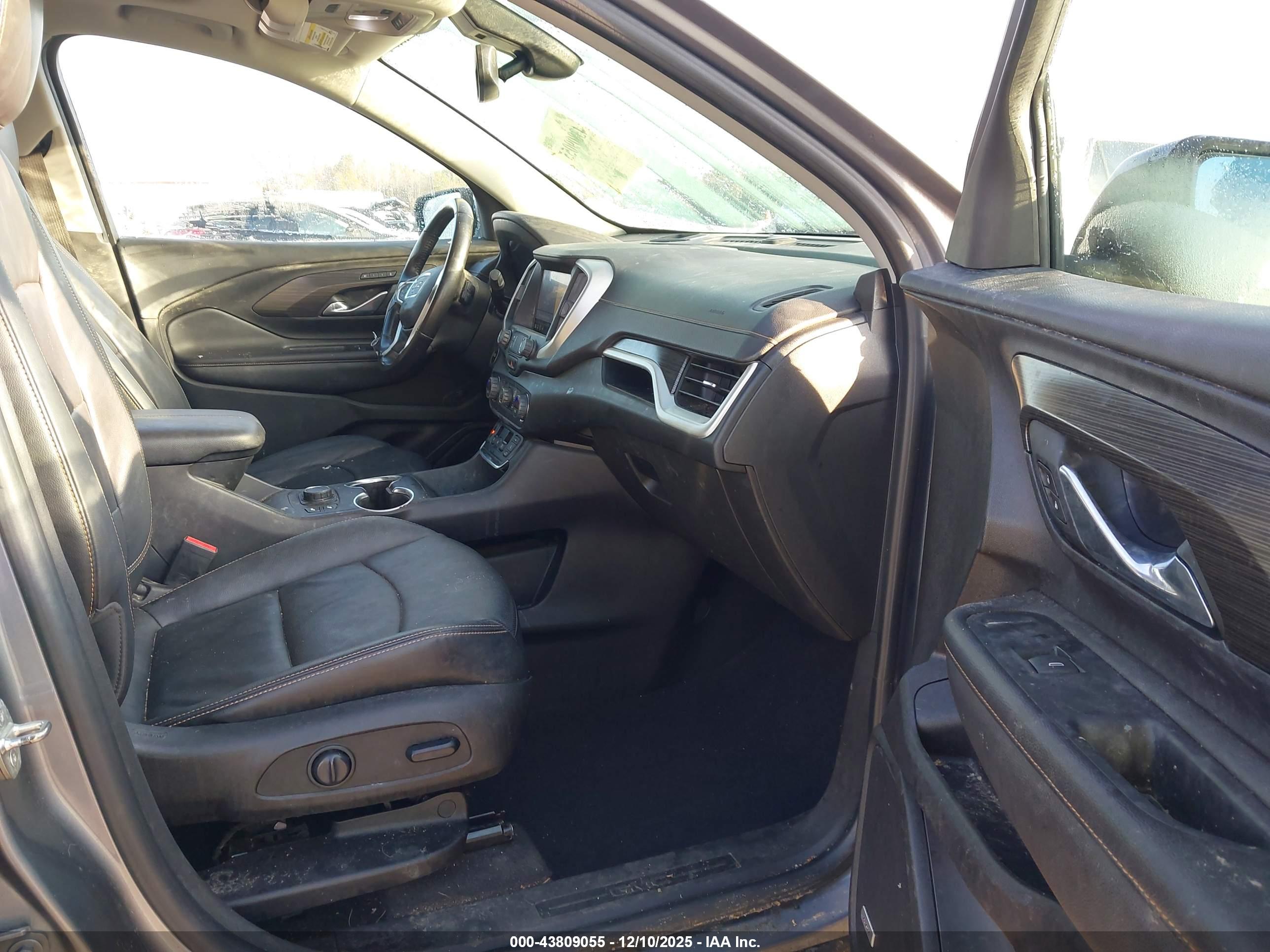 GMC TERRAIN image 5